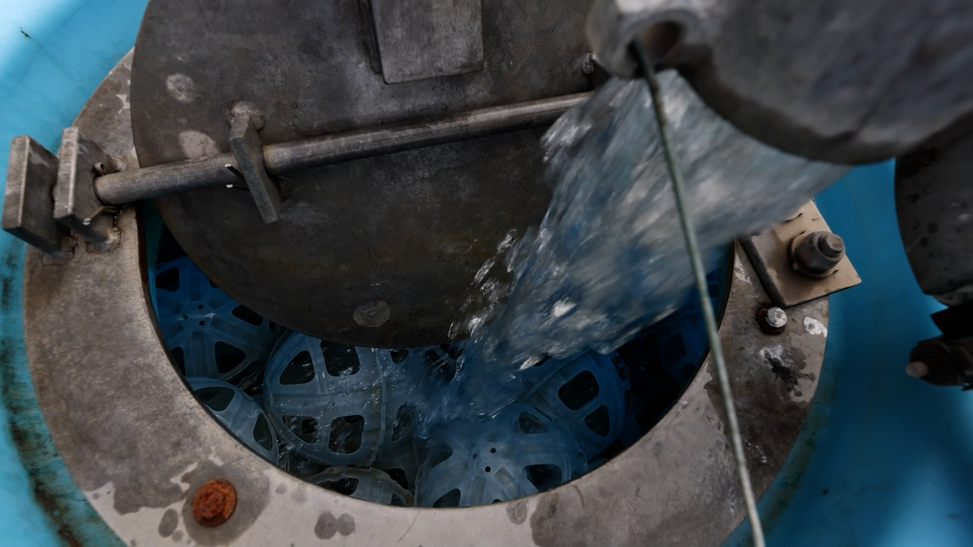 Extra water taken from kidney dialysis machines is now being used to clean dirty Sydney streets.