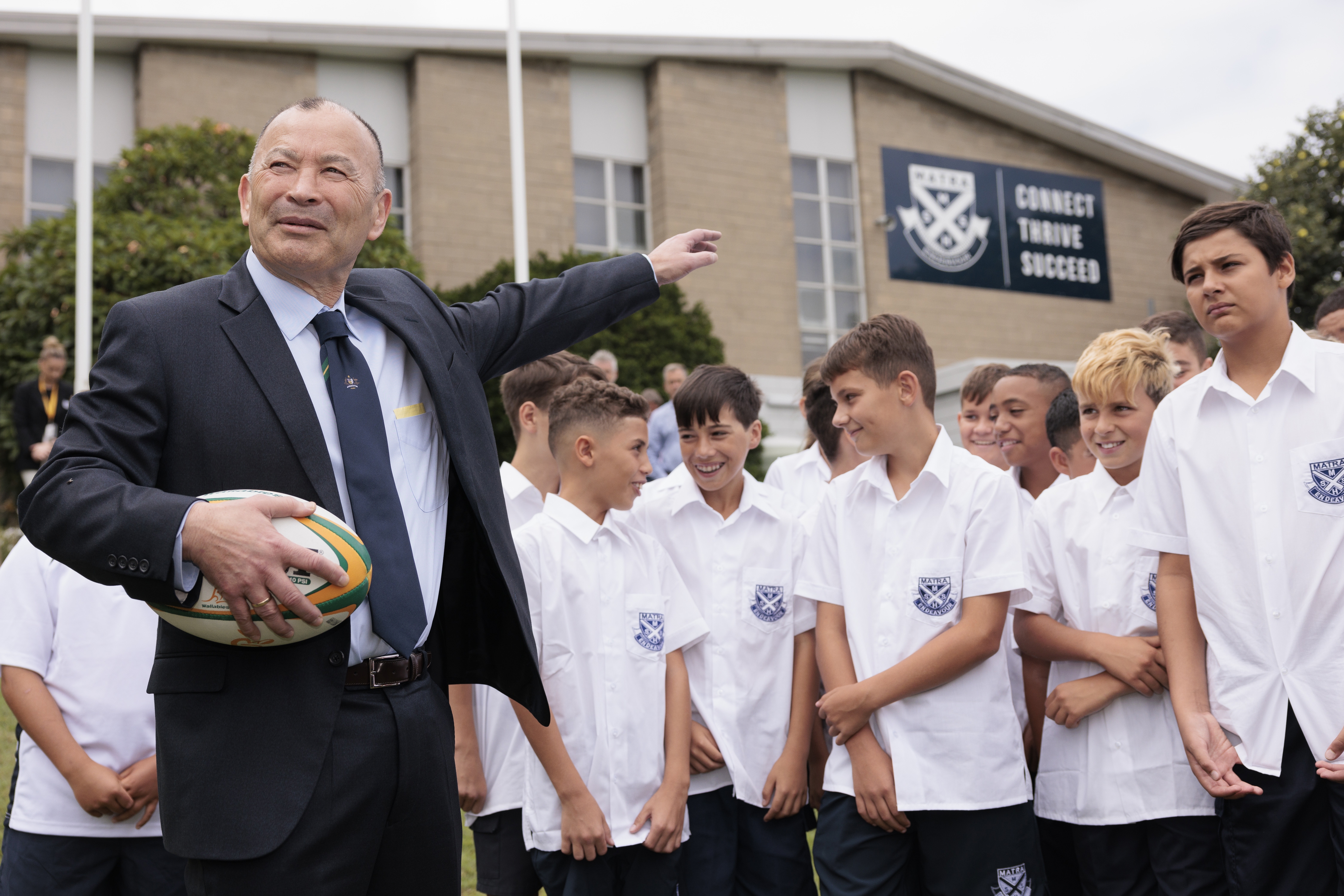 Eddie Jones returns to Matraville Sports High School. Photo: Brook Mitchell