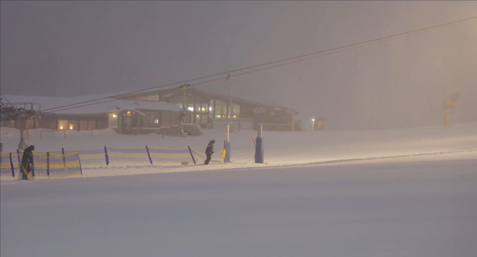 S﻿now resorts in NSW have been hit with a massive snow dump as ski enthusiasts gear up to hit the slopes during the school holidays. PERISHER 