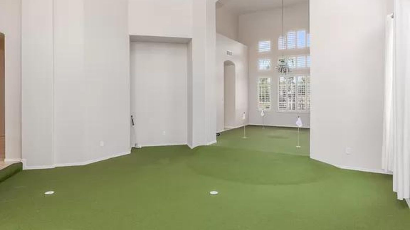 Unusual unique quirky USA Phoenix Arizona property real estate market interiors interior design