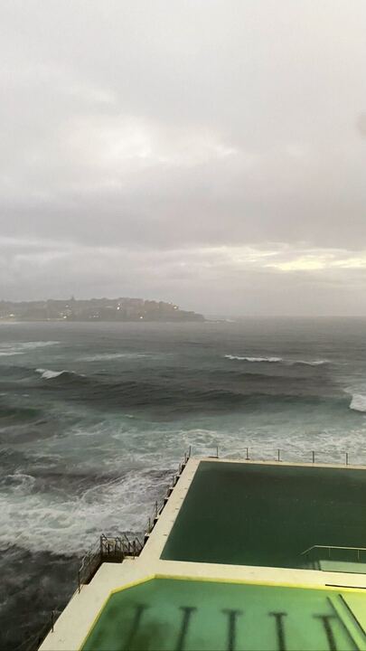 It's been a soggy start to the morning in Sydney with rain falling across the city. 