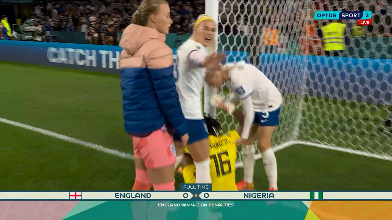 England player Chloe Kelly comes to the aid of Nigerian goalie Chiamaka Nnadozie.
