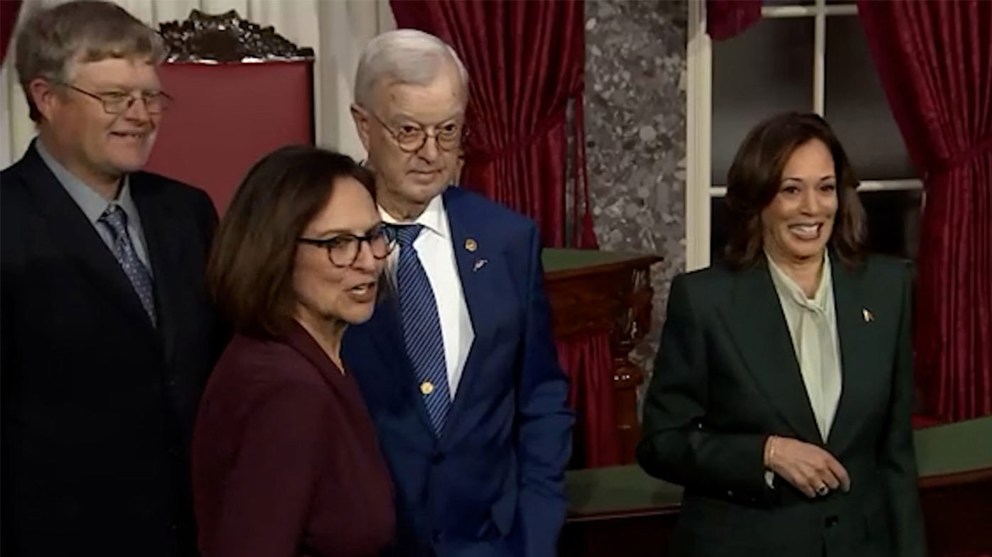 Kamala Harris hizo una mueca después de que rechazaran su apretón de manos.