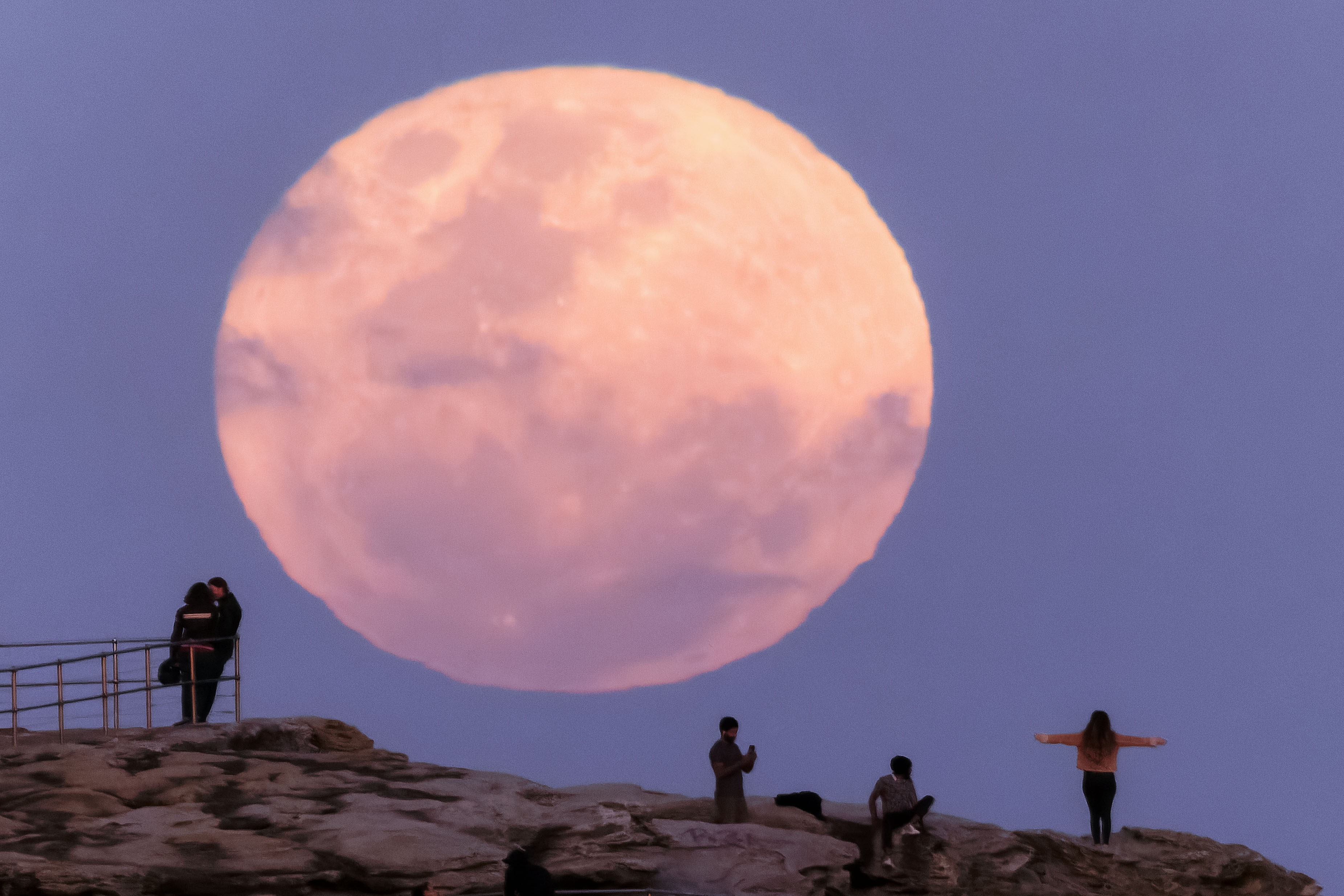 The super blue moon rises over Bondi Beach. 