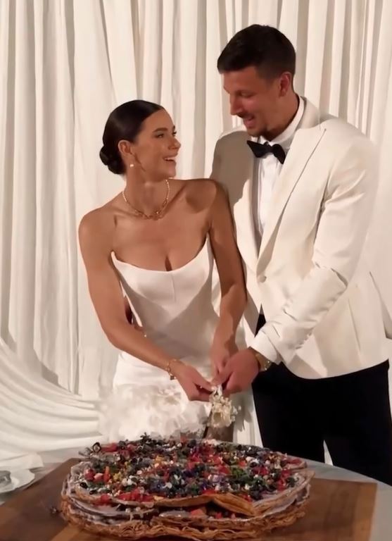 Brittany Hockley's wedding cake