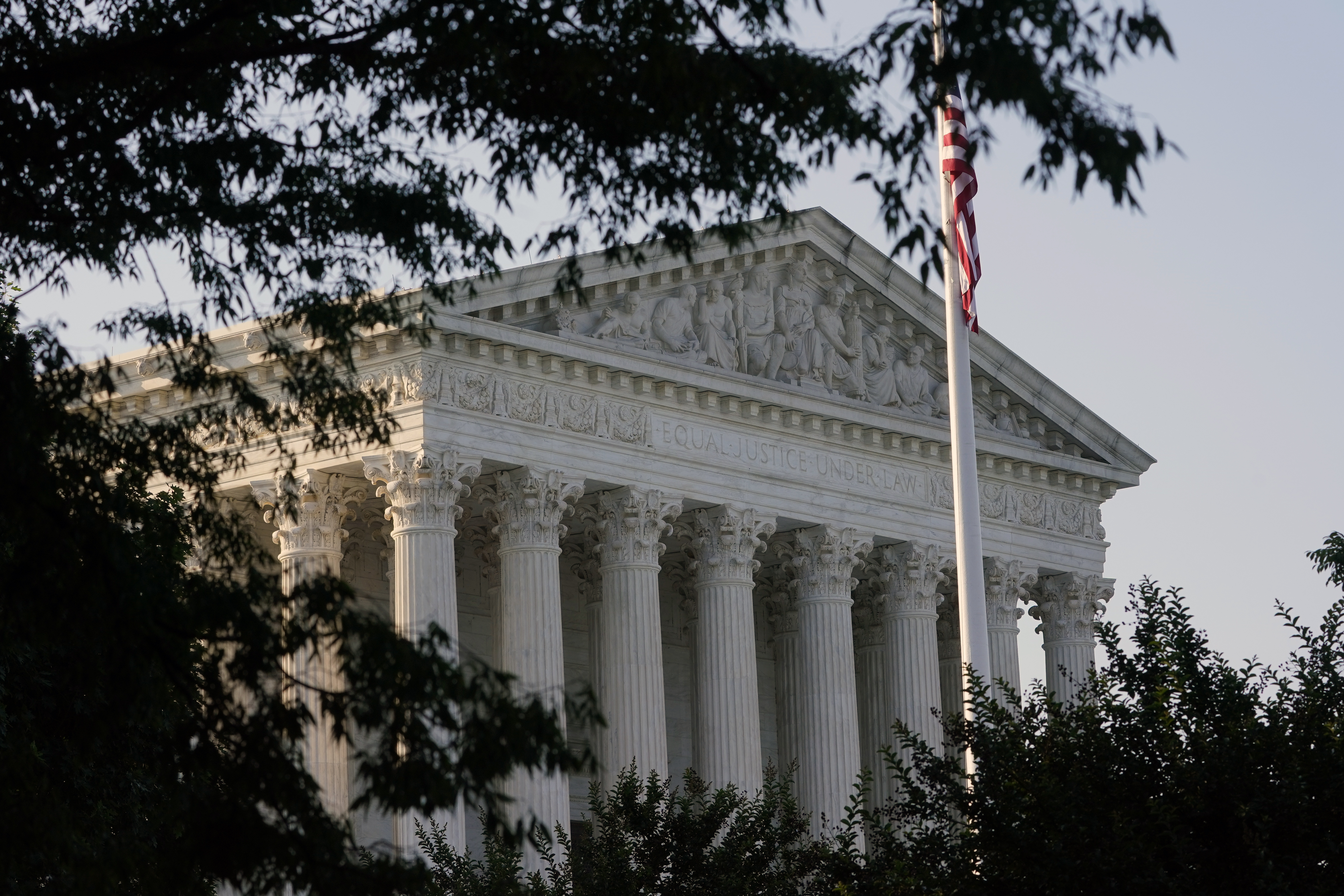 Corte Suprema de EE. UU. anula Roe v. Wade; los estados pueden prohibir el aborto