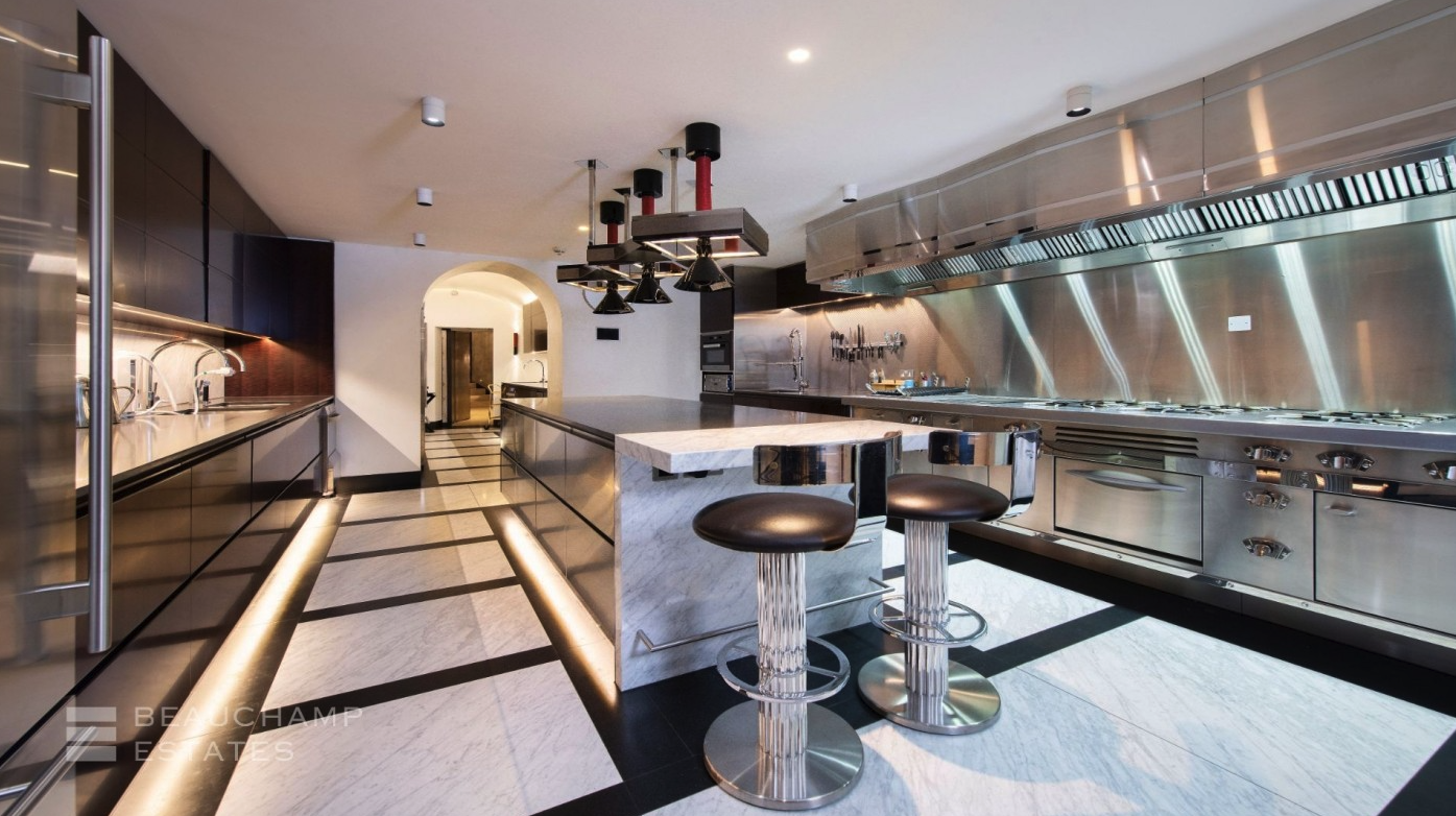 The home features a fully equipped chefs' kitchen.