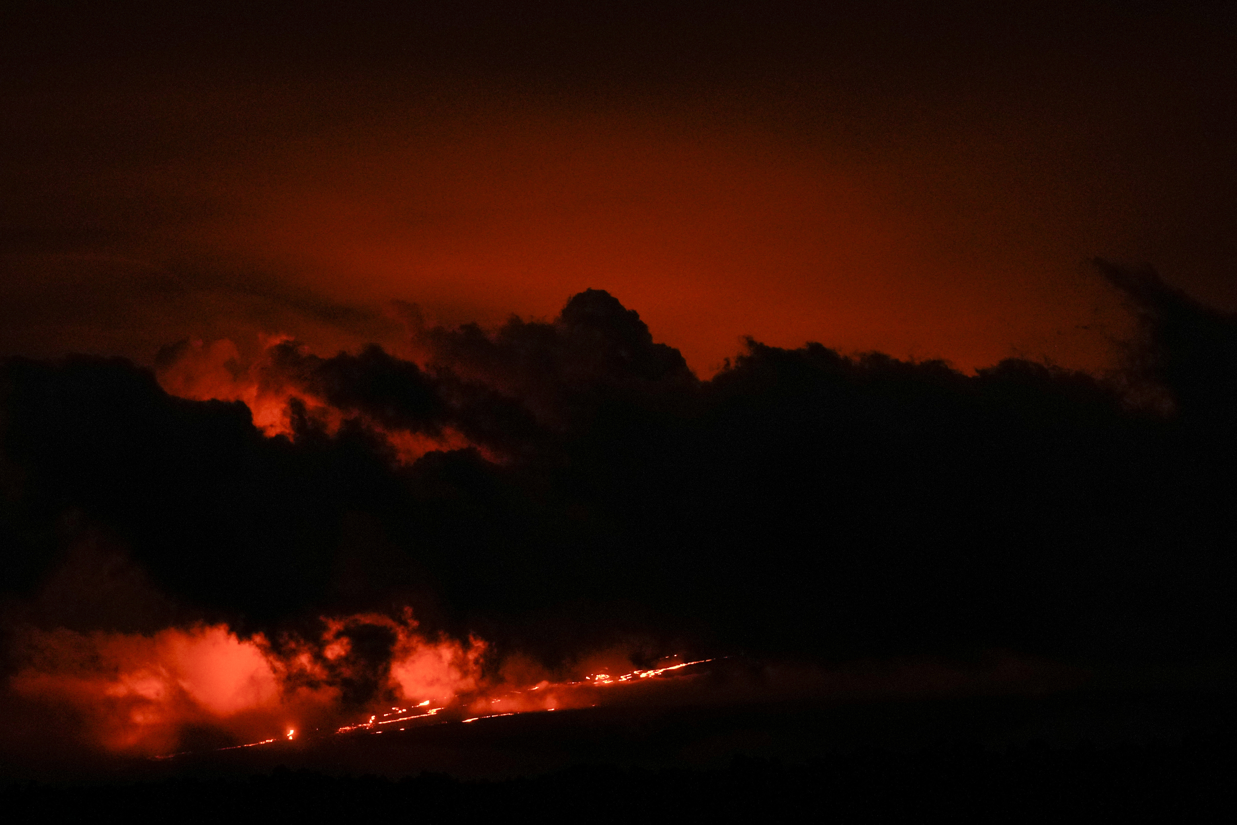 Flujos de lava del volcán Mauna Loa el viernes 2 de diciembre de 2022, cerca de Hilo, Hawái.