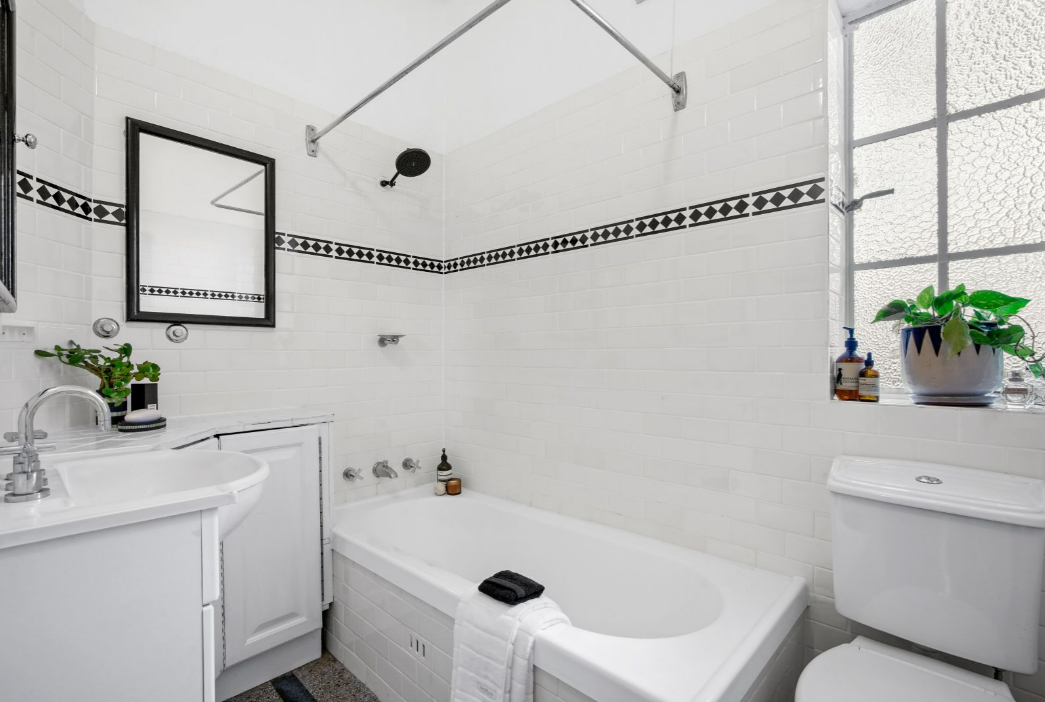 Super-sized apartment in Sydney's Marrickville sells under the hammer for just under seven figures.