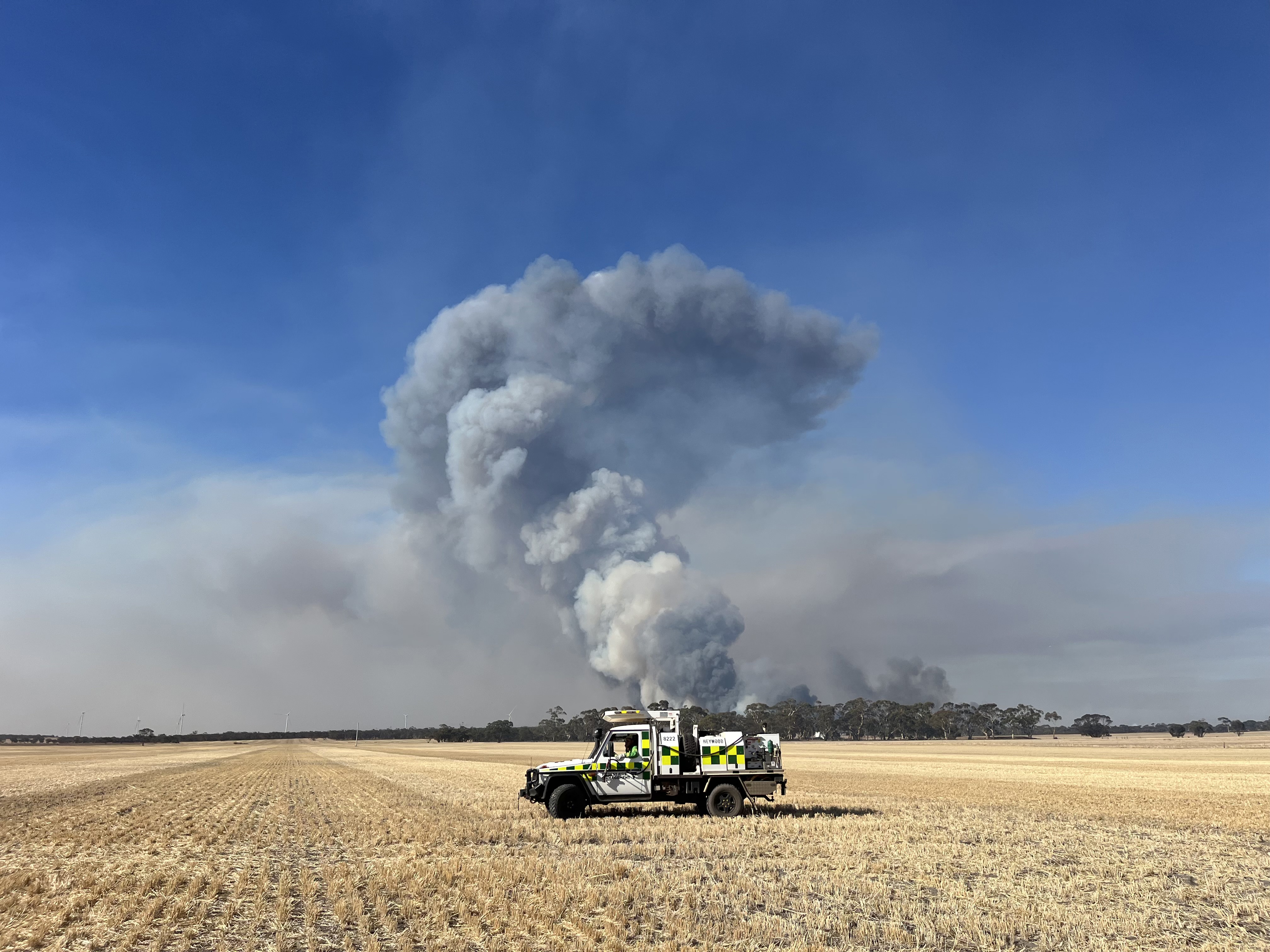 VICTORIAN BUSHFIRES: Little Desert fire - 3.2.25