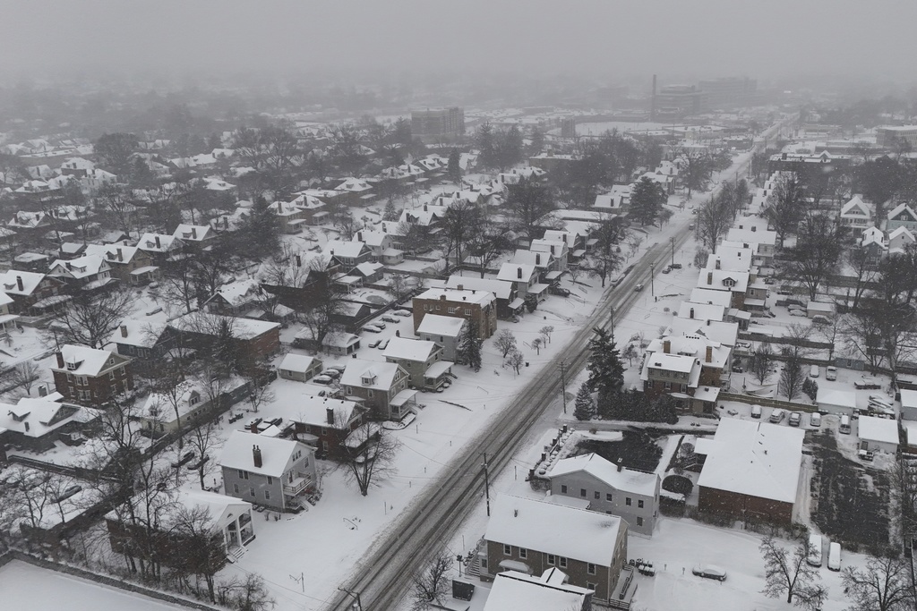 Advertencia de 'la mayor nevada en al menos una década' mientras la tormenta invernal azota EE. UU.