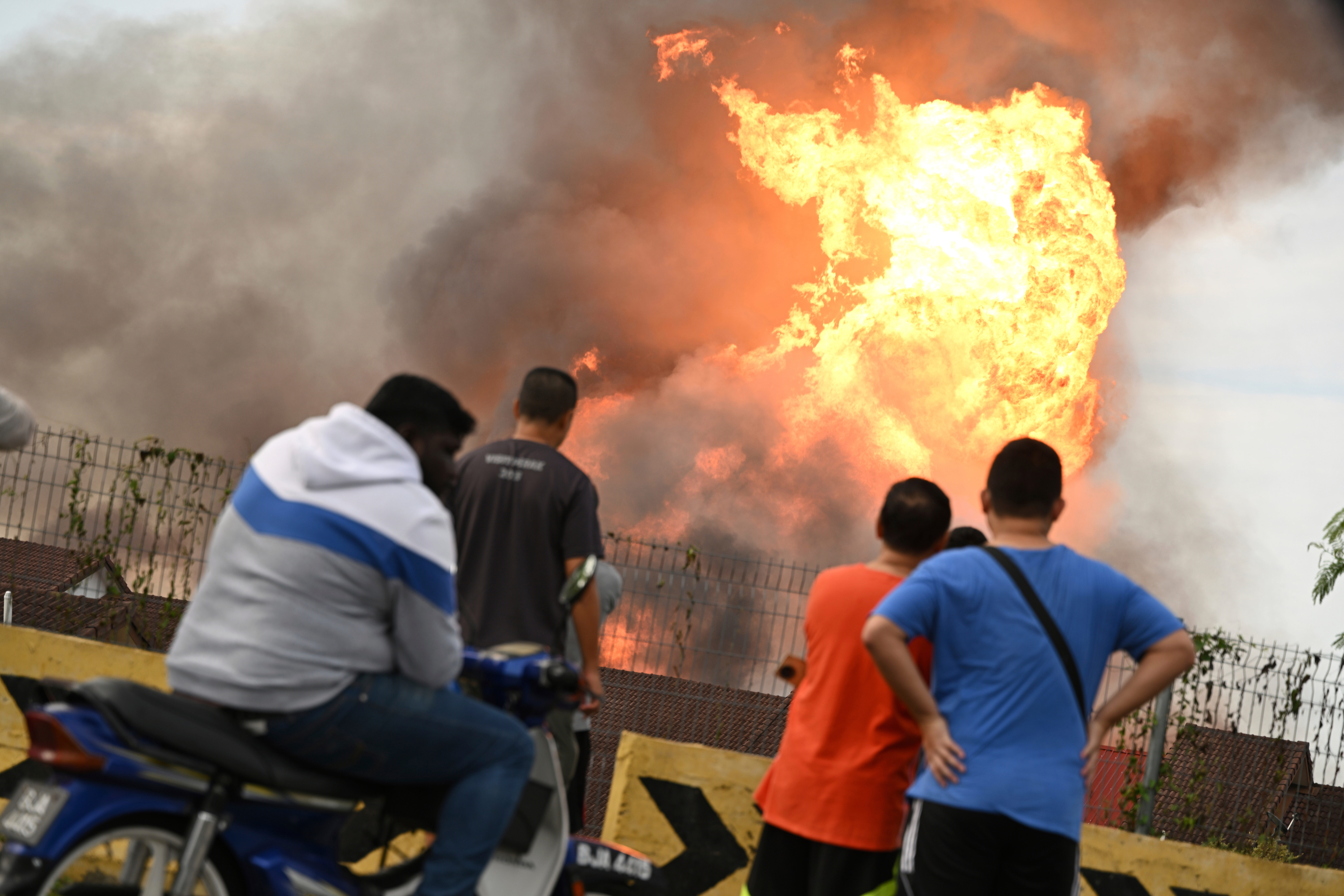 Burst gas pipe sparks column of flames in Malaysia