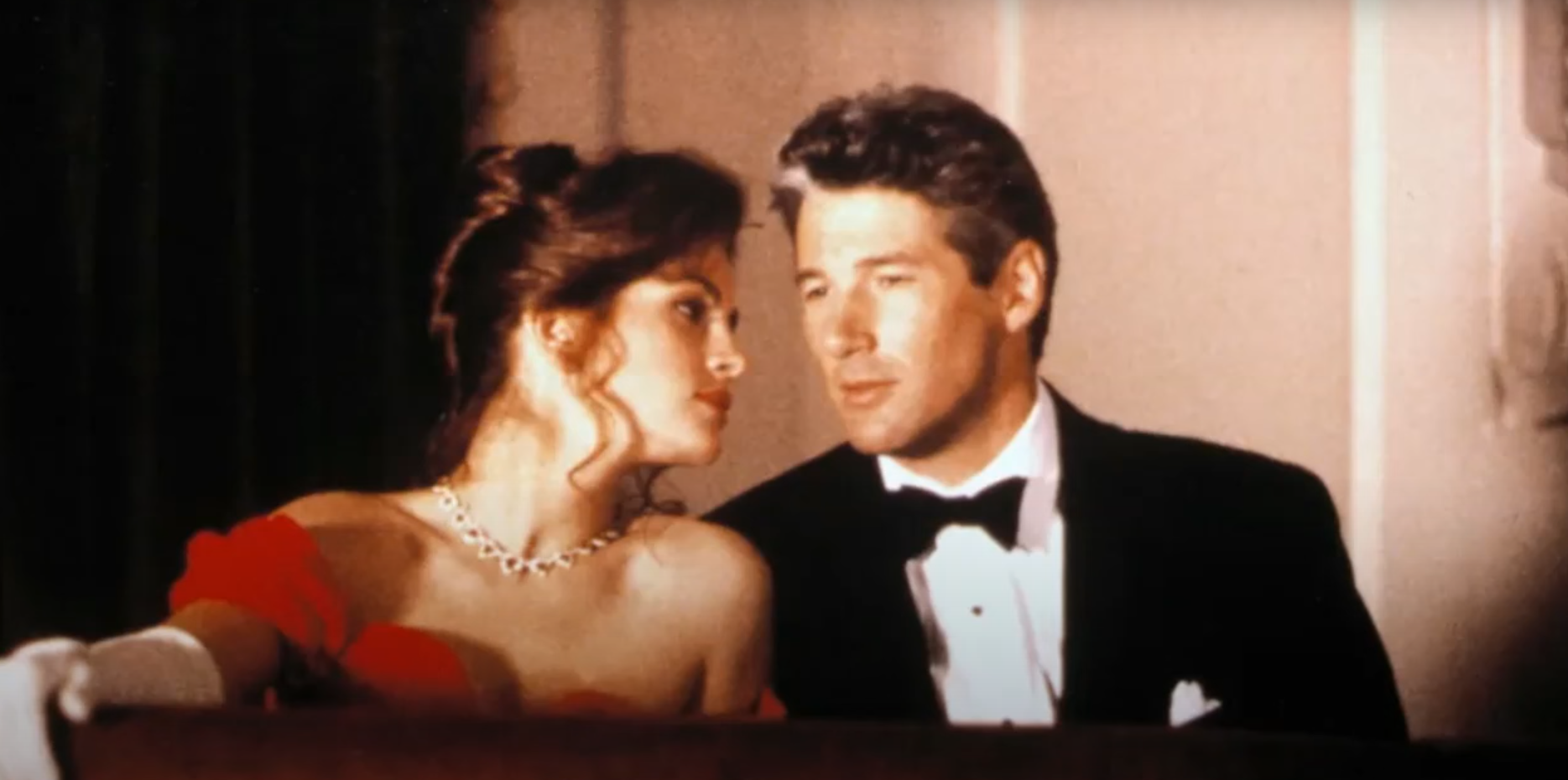 Richard Gere and Julia Roberts in the piano scene of Pretty Woman, 1990.