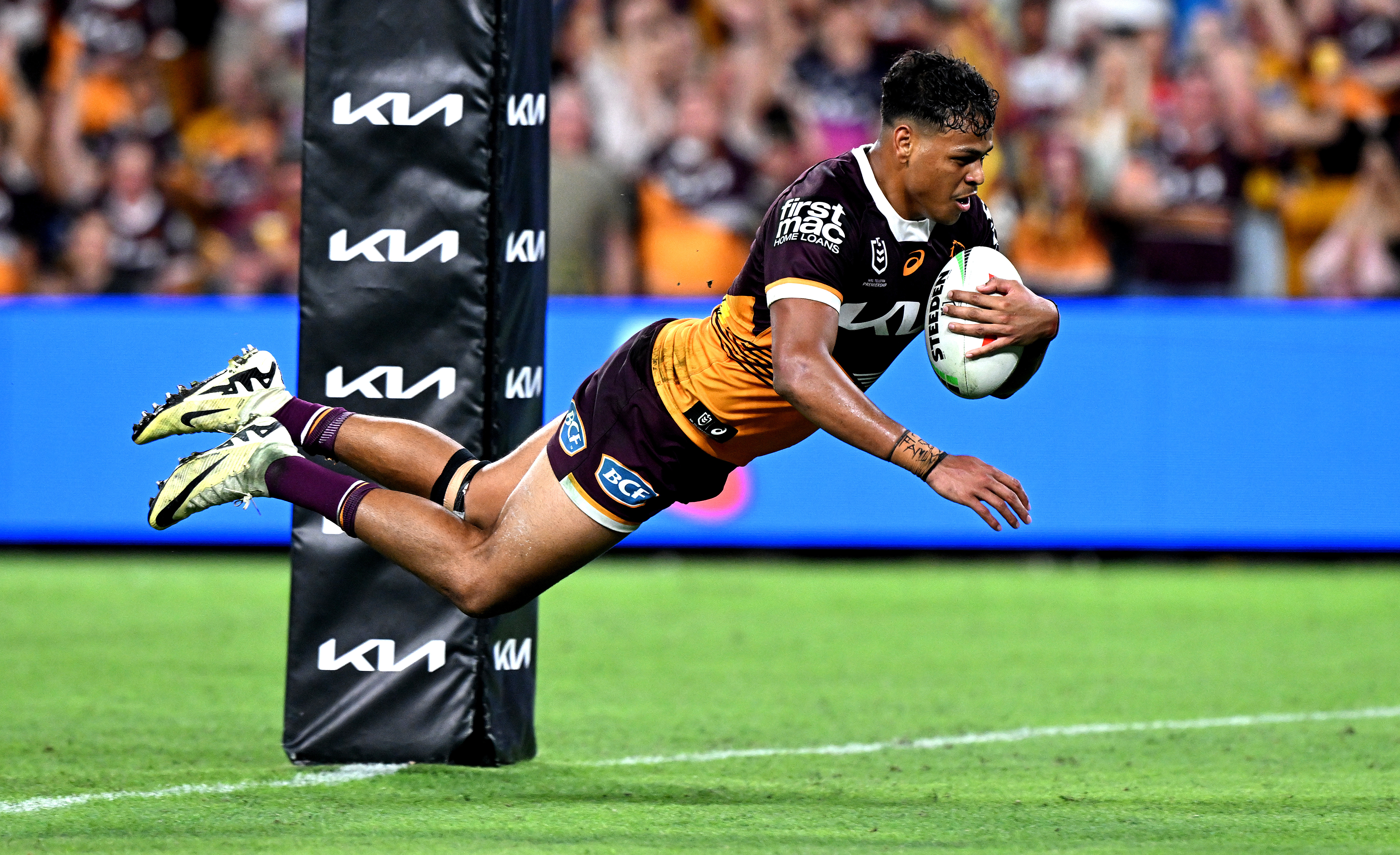 Selwyn Cobbo scores a try, Brisbane Broncos