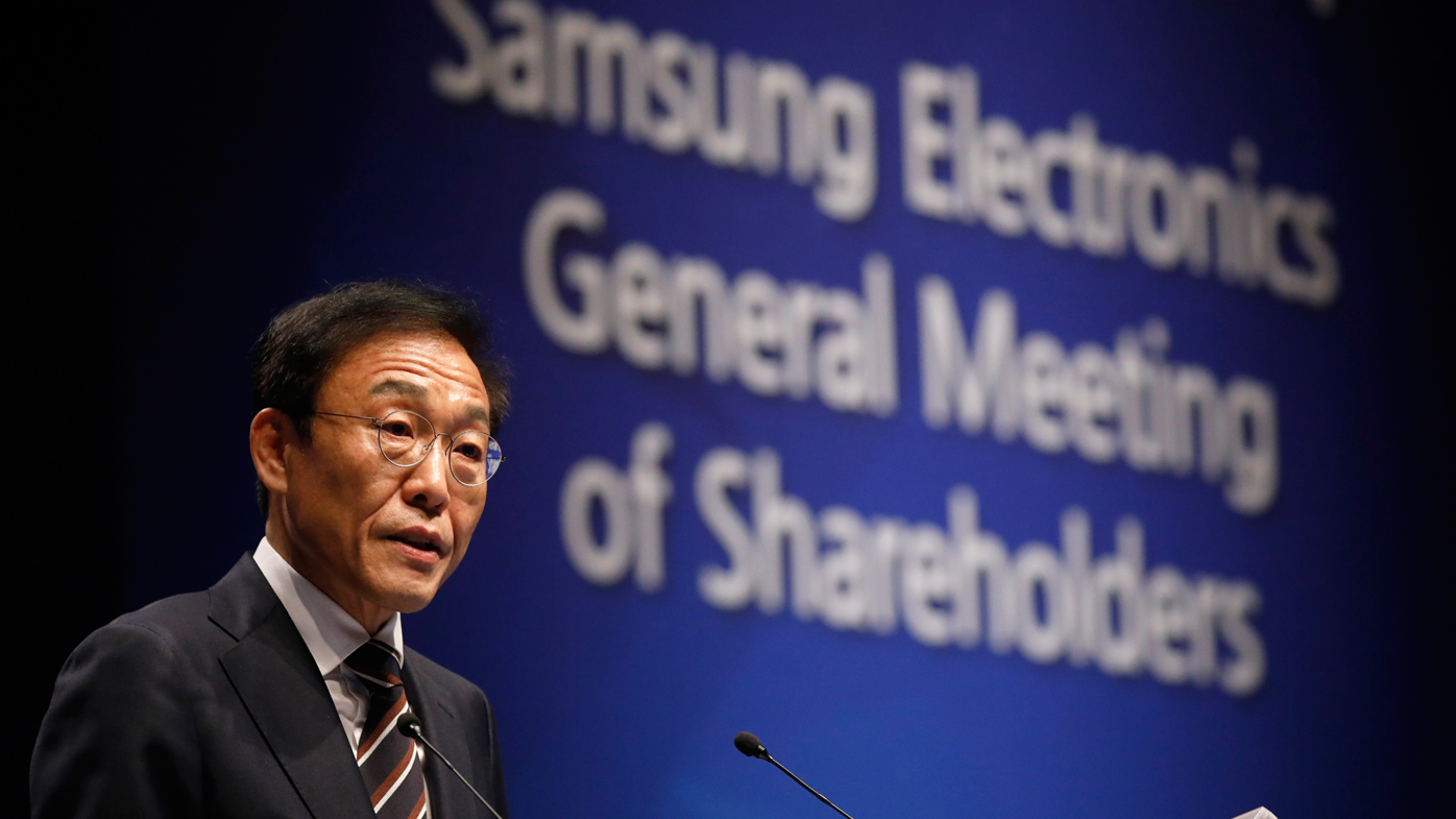 Samsung warns its profit fell 56 percent, but the worst could be over