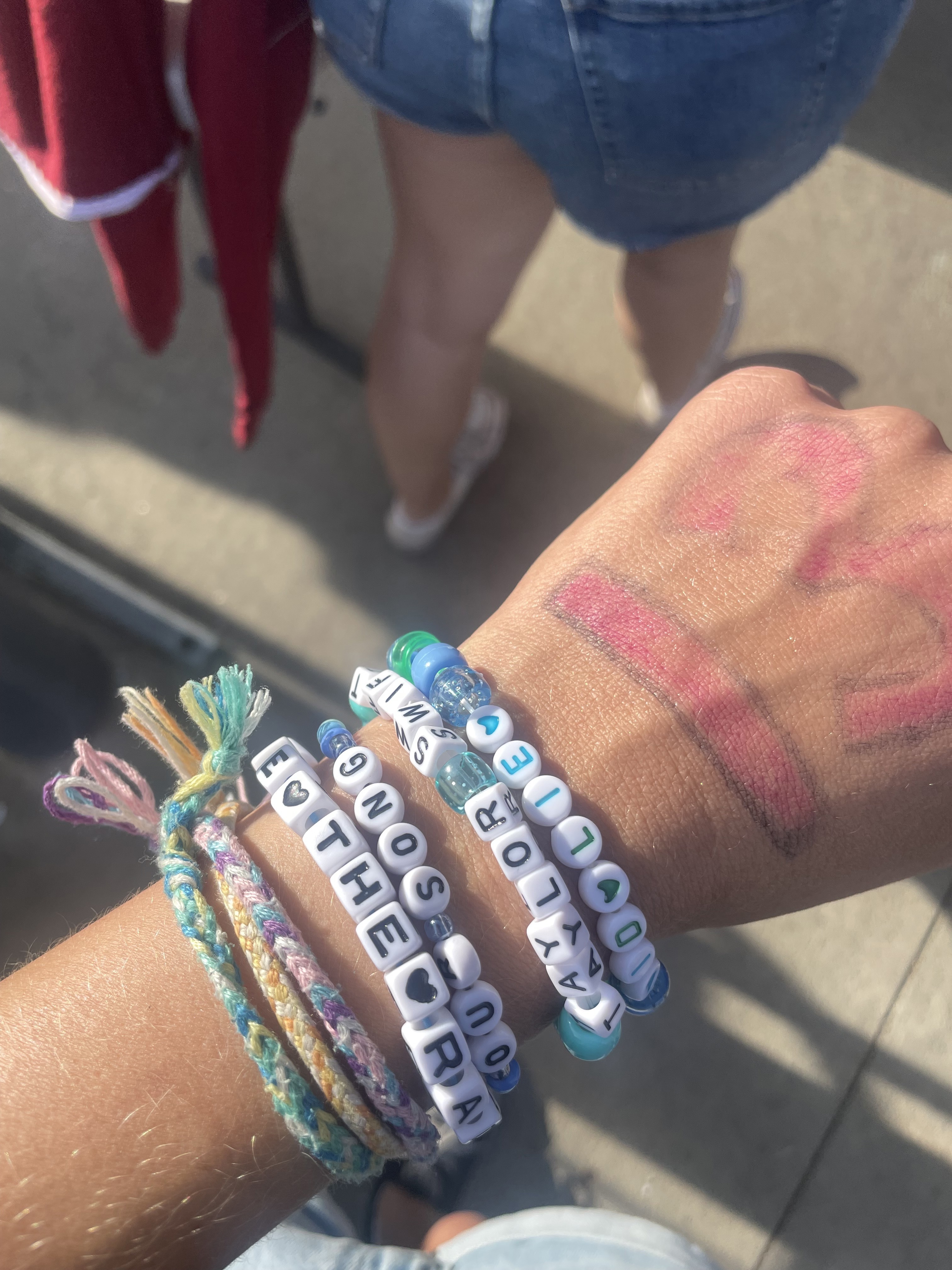 Taylor Swift eras tour friendship bracelets