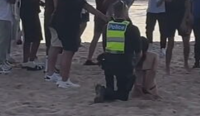 Trio of teenagers charged over alleged Melbourne beach brawl 