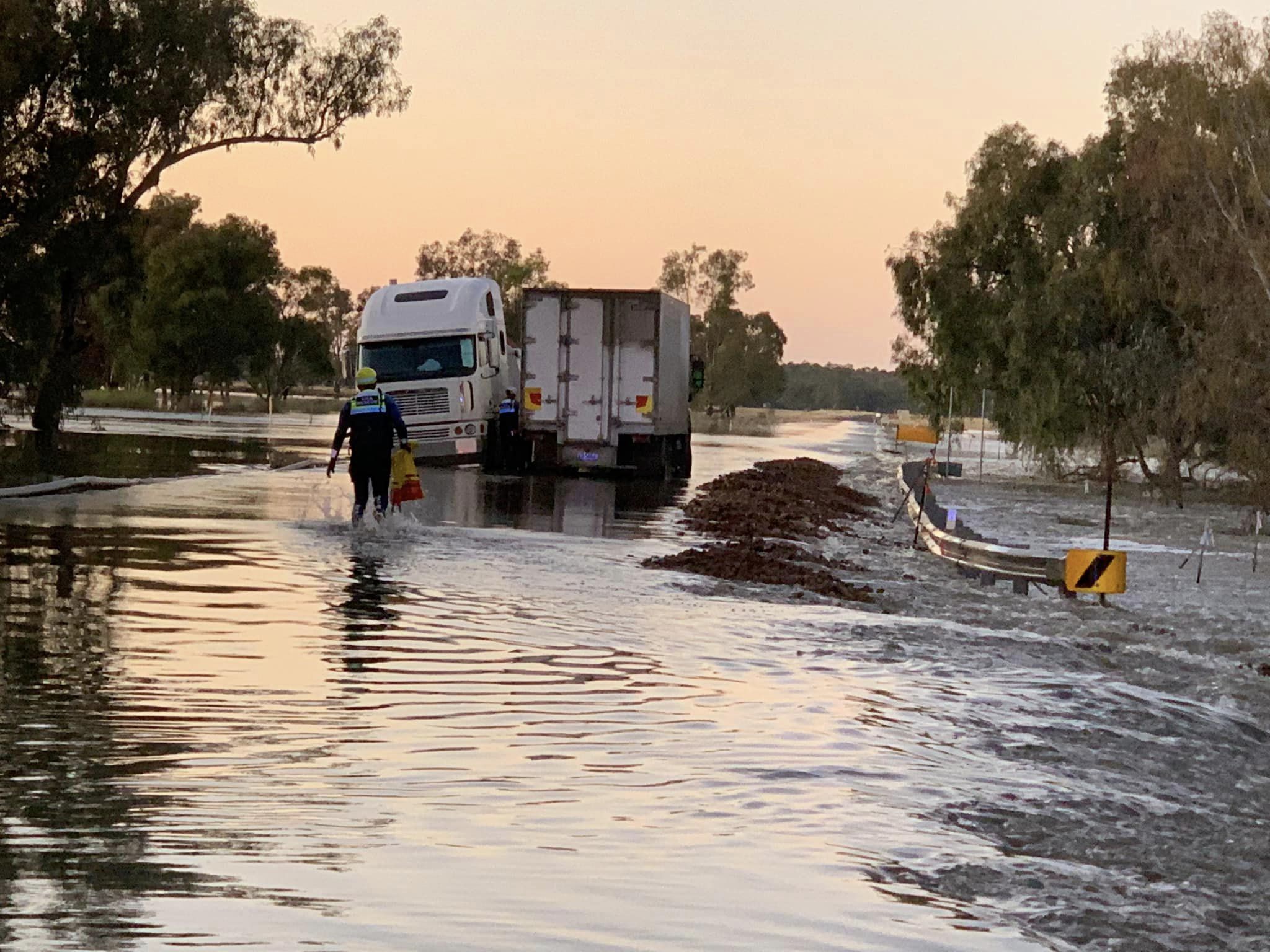 Floodwaters are rising in Condobolin, threatening homes.