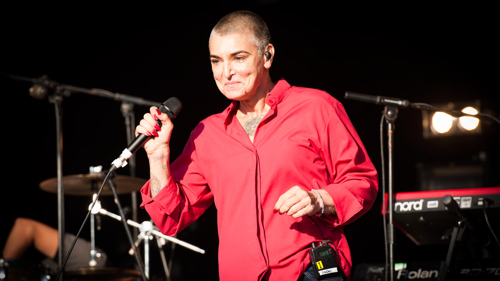 Sinead O'Connor performing on stage in 2014. (AAP)