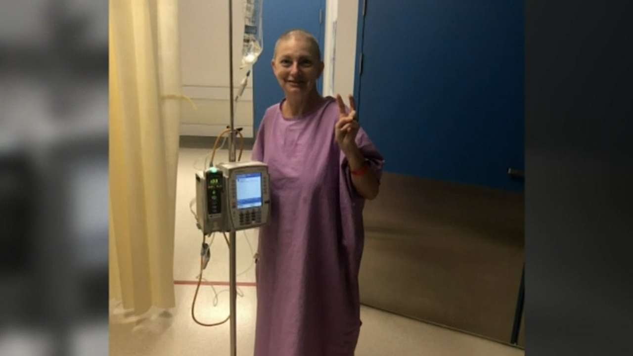 A Queensland mum battling cancer claims a hospital bungle cost her the chance of an early diagnosis and potentially life-saving treatment.