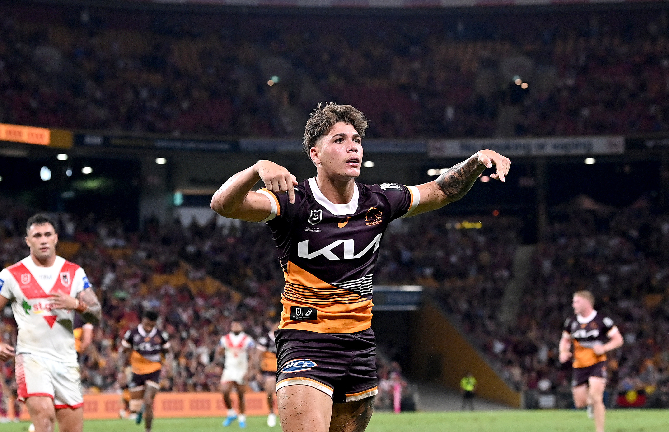 Brisbane Broncos stay unbeaten with 46-12 NRL win over Wests Tigers as St  George Illawarra defeats Dolphins 38-12 - ABC News