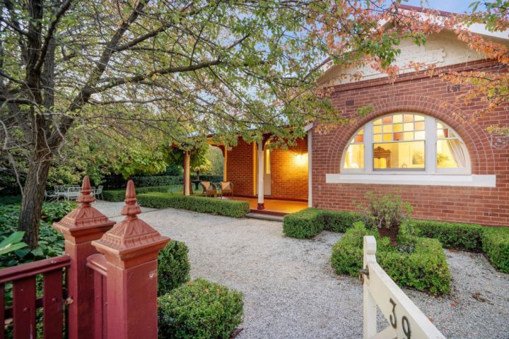 Hordes of strangers regularly gathered in one room of this house