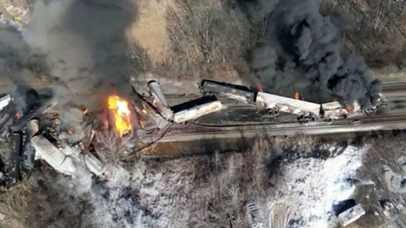 Las autoridades de Ohio planean una "liberación controlada" de materiales tóxicos del tren descarrilado