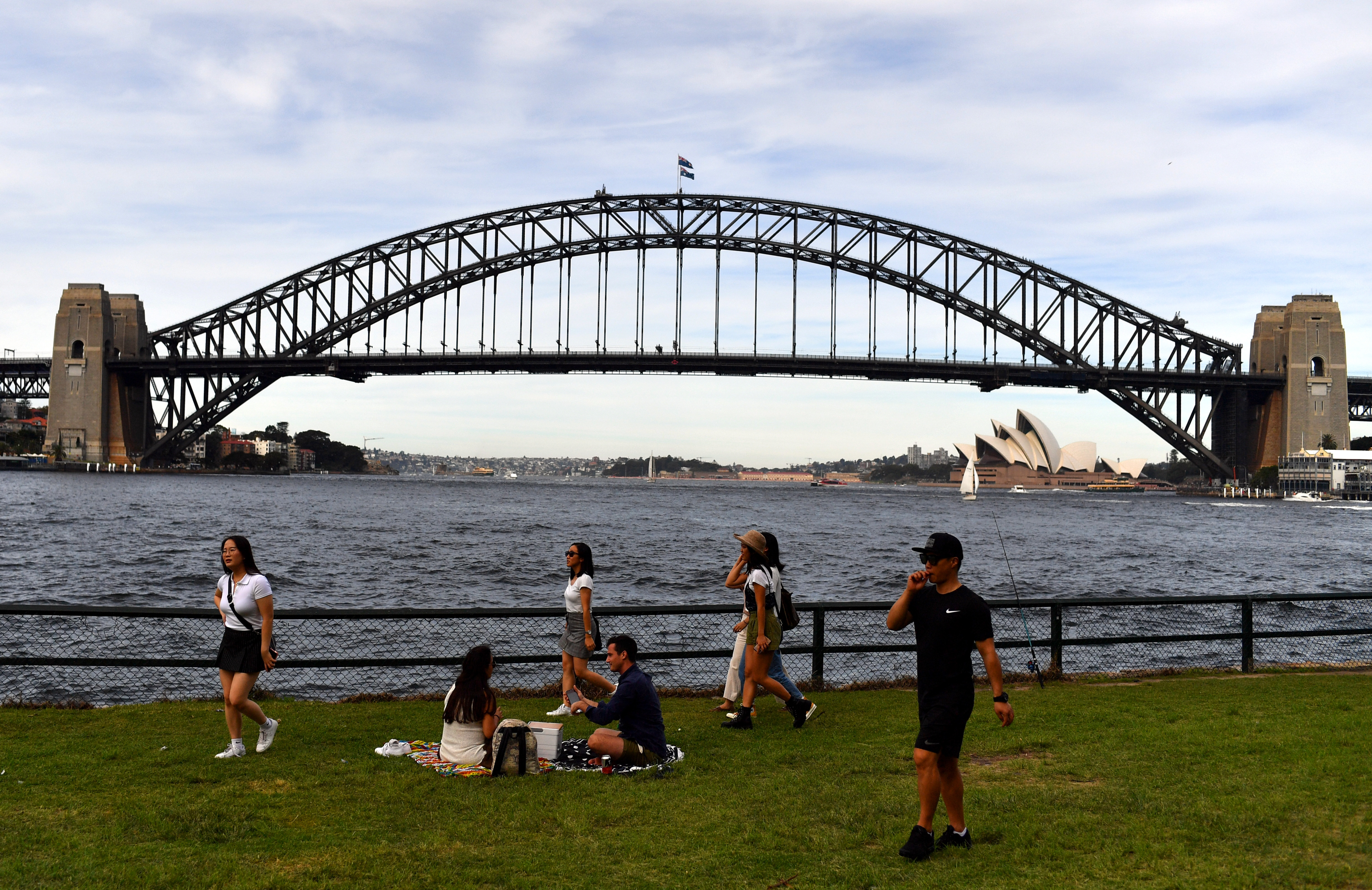 Sydney is forecast to have a mostly sunny easter weekend with temperatures expected to reach a warm 27C on Easter Monday. 