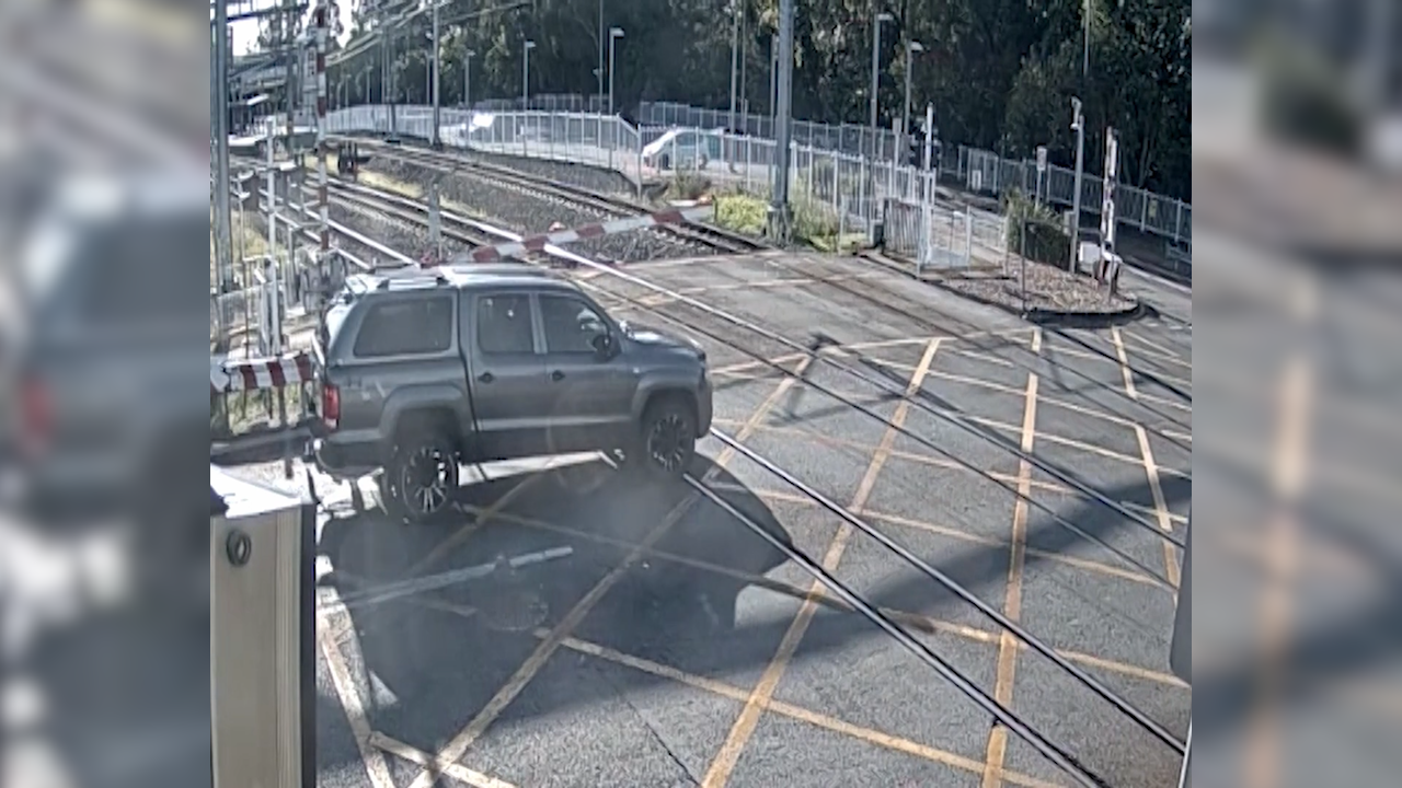 Drivers caught ignoring the flashing warning lights at a level crossing will be fined $431 infringement notice and three demerit points.