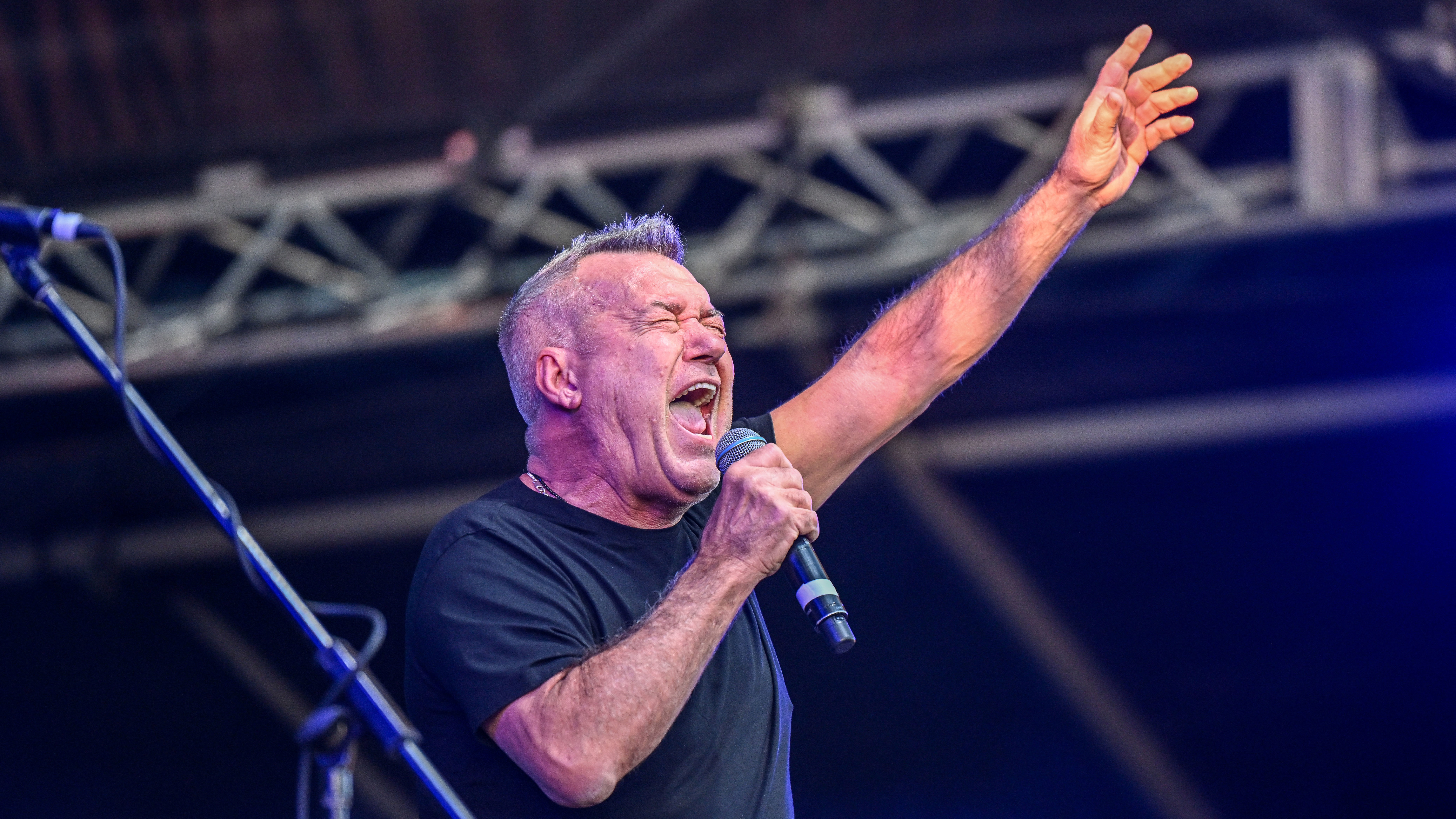 Jimmy Barnes has been battling pneumonia in hospital since last month.