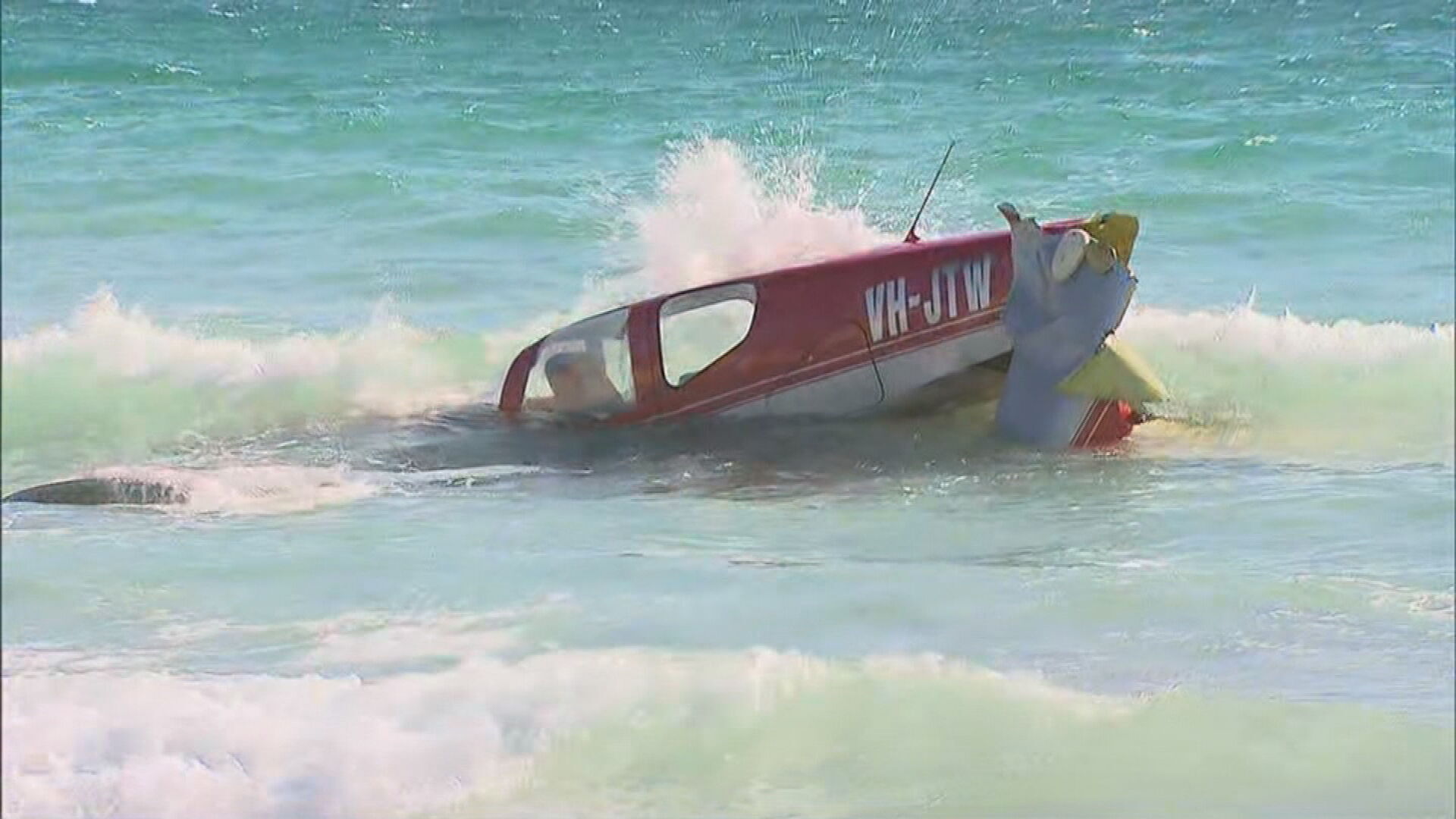 Light aircraft ditched into the ocean of City Beach in Perth