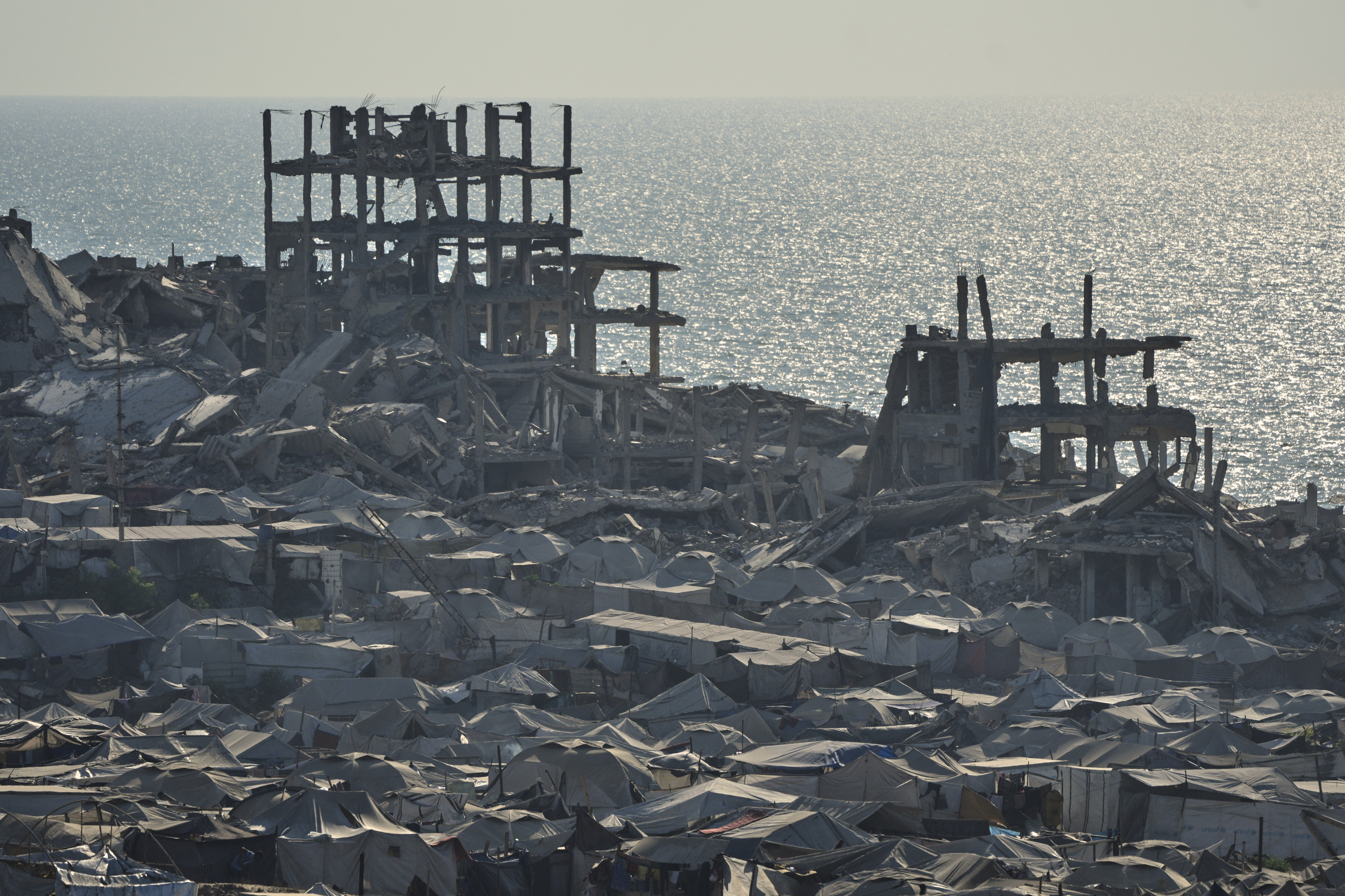 Gaza’s biggest city in chaos ahead of imminent Israeli assault 