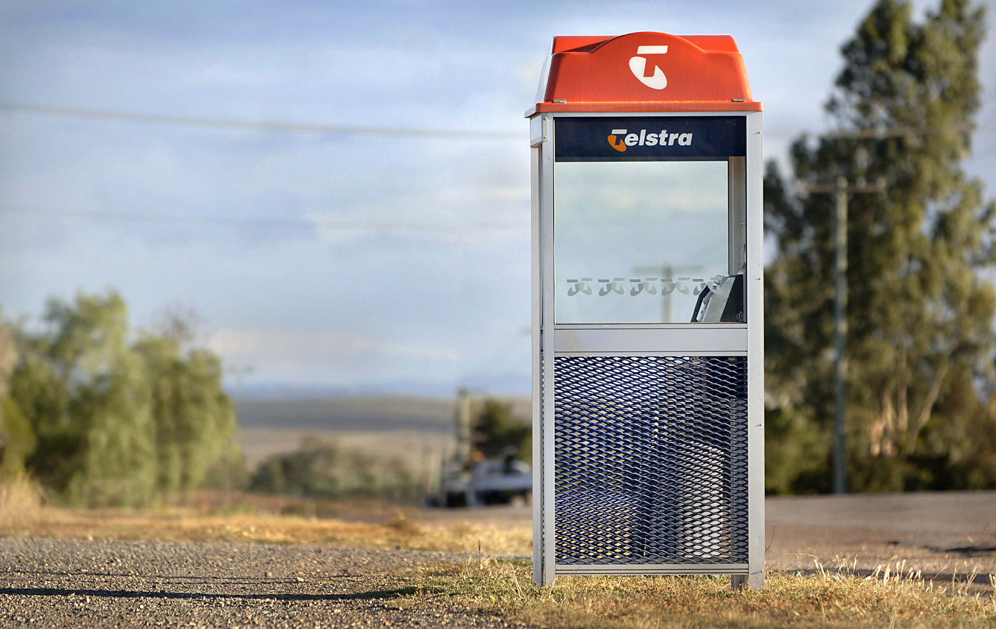 10 April, 2007 - PIC: JACK ATLEY/ BLOOMBERG NEWS - STORY: Telsra in rural areas - PIC SHOWS: A Telstra pay telephone is seen in the rural area of Scone, in northern New South Wales, Australia on April 10, 2007.  Photographer: Jack Atley/Bloomberg News
