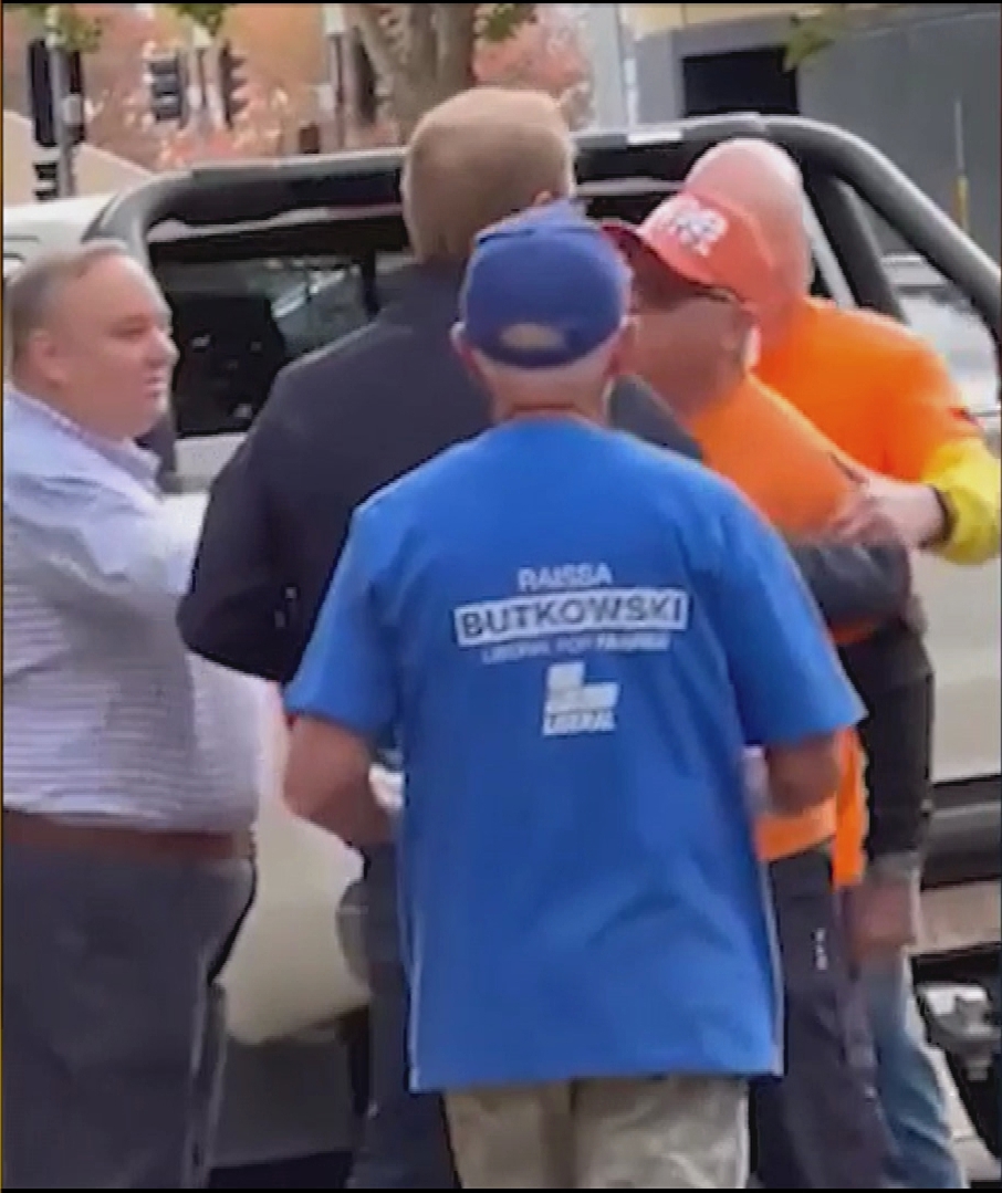 Liberal Senator involved in scuffle with One Nation volunteer at poll booth