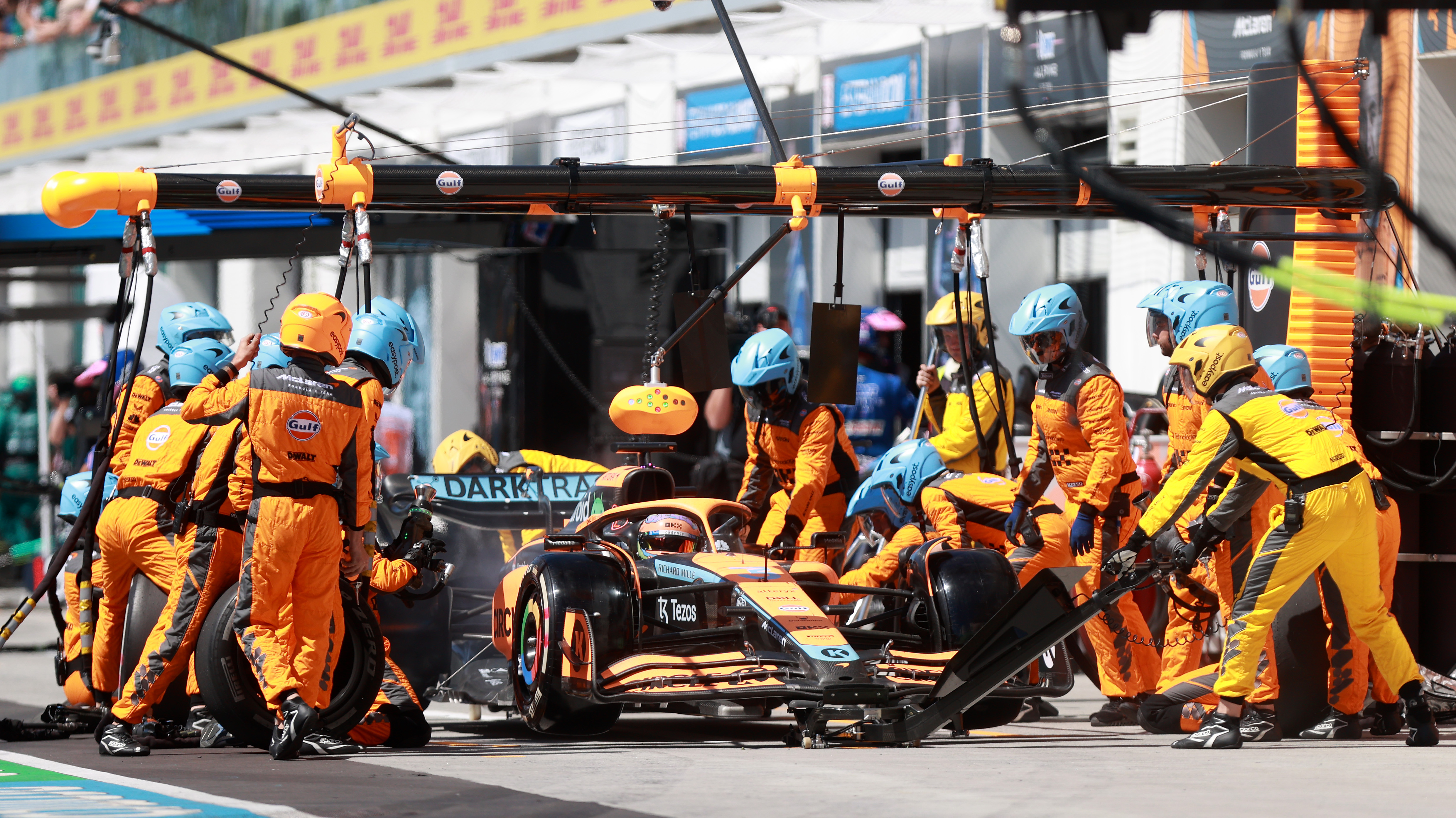 Formula 1, kesalahan pit stop Daniel Ricciardo Lando Norris, permintaan maaf McLaren, Grand Prix Kanada