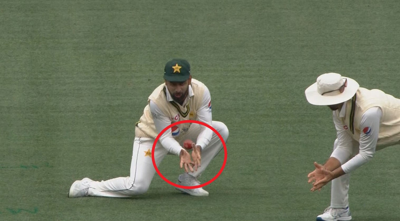 Abdullah Shafique drops a catch off David Warner.