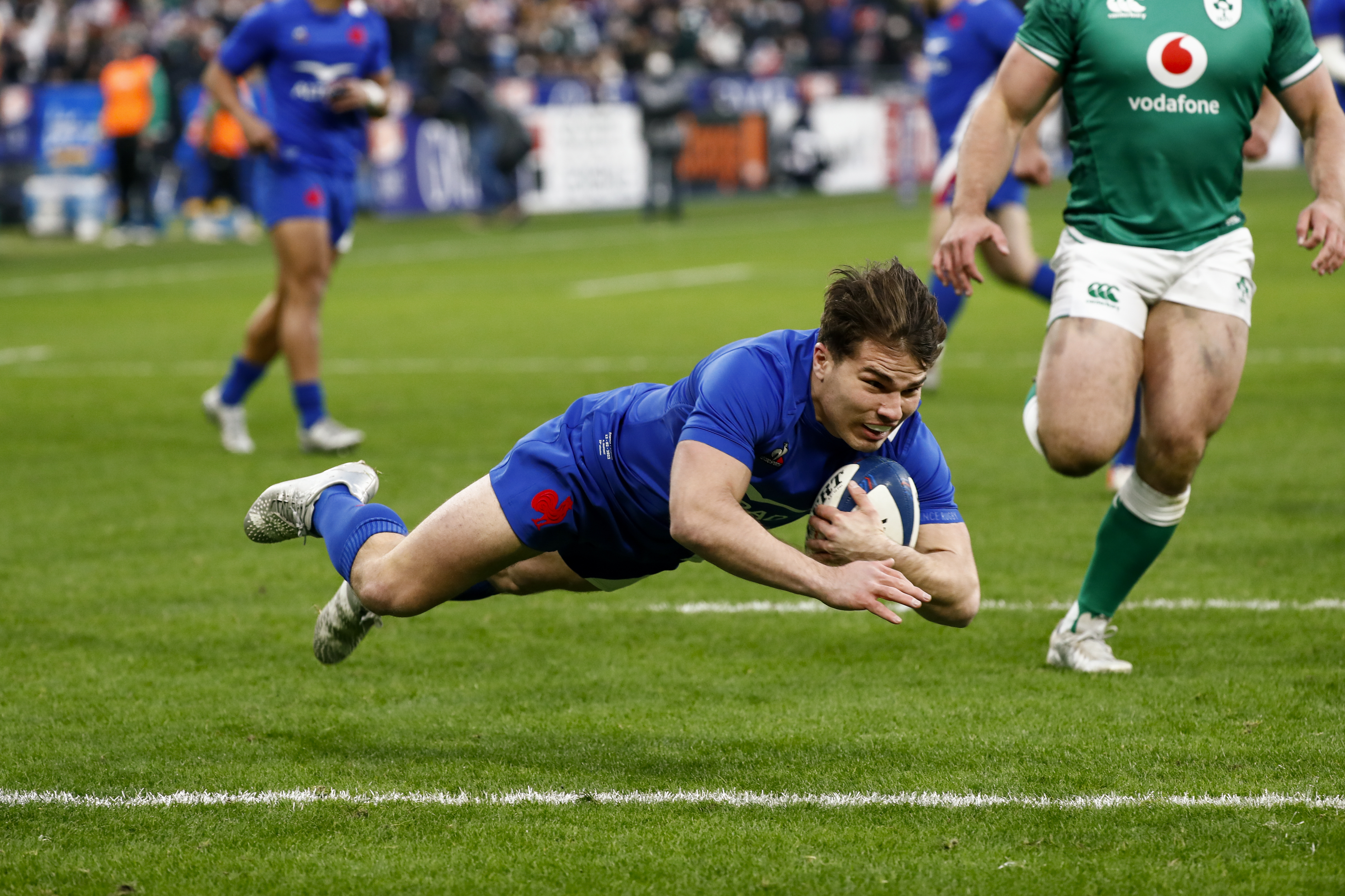 Antoine Dupont of France scores a try during the Six Nations match between France and Ireland at Stade de France.