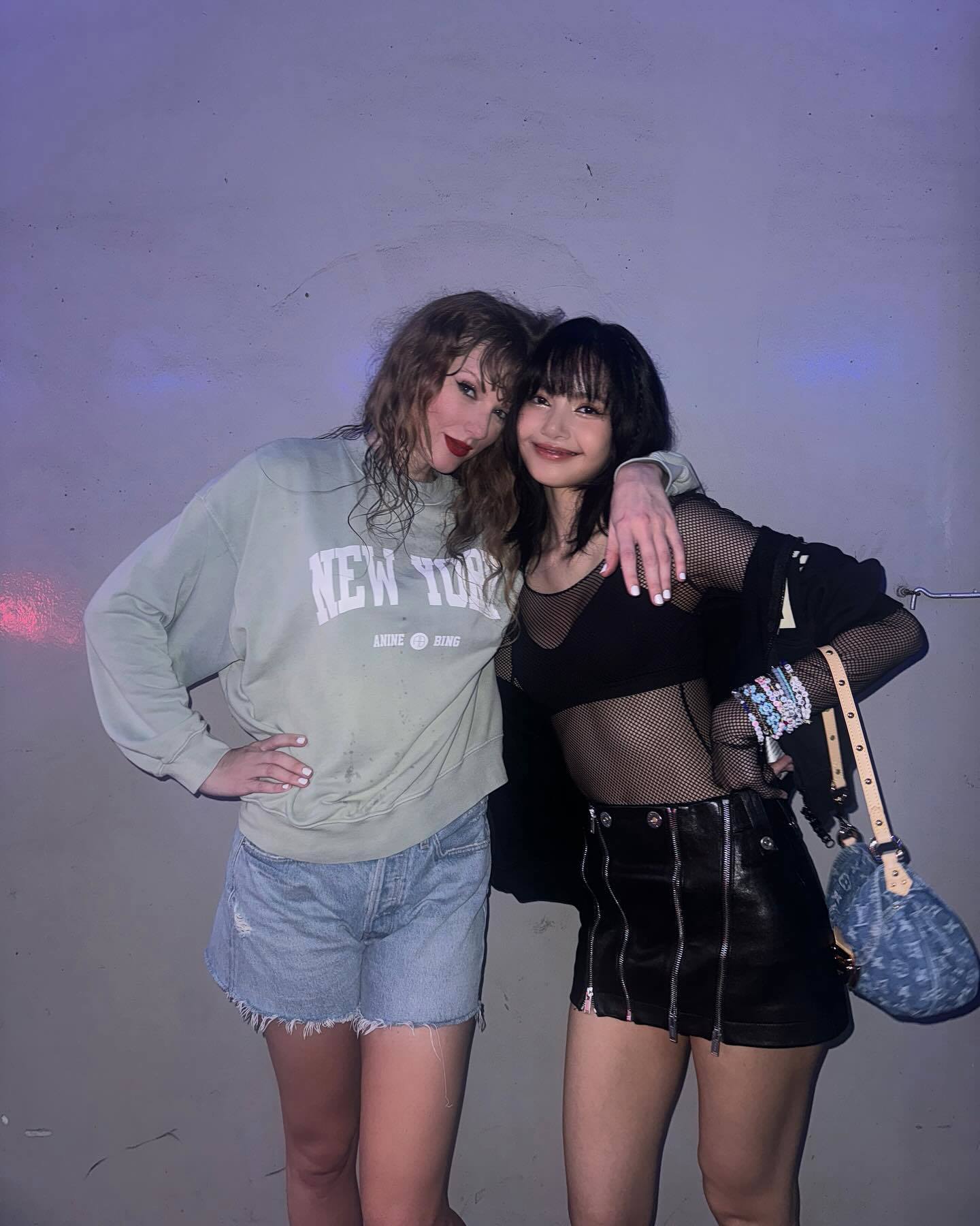 Thai singer Lisa from Blackpink with taylor swift 