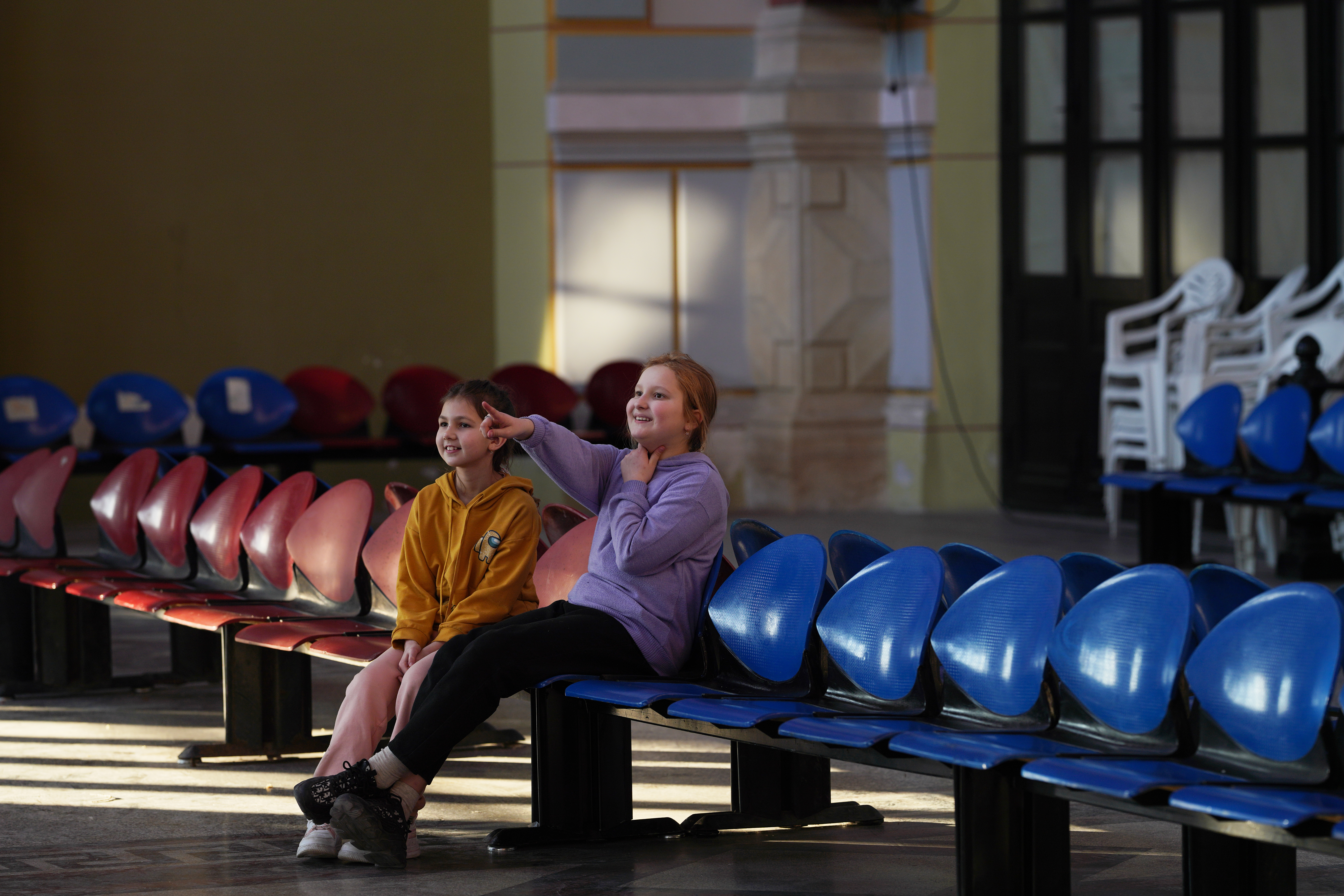 SUCEAVA, ROMANIA - [MARCH 18]: Children who fled the conflict in Ukraine play while waiting for a train in the train station, on March 18, 2022 in Suceava, Romania. Ukrainian refugees continue to cross the border into Romania since Russia's invasion on February 24, some 500,000 Ukrainian citizens have entered Romania, with the majority reportedly making their way onto other countries in Western Europe.  (Photo by Andreea Campeanu/Getty Images)