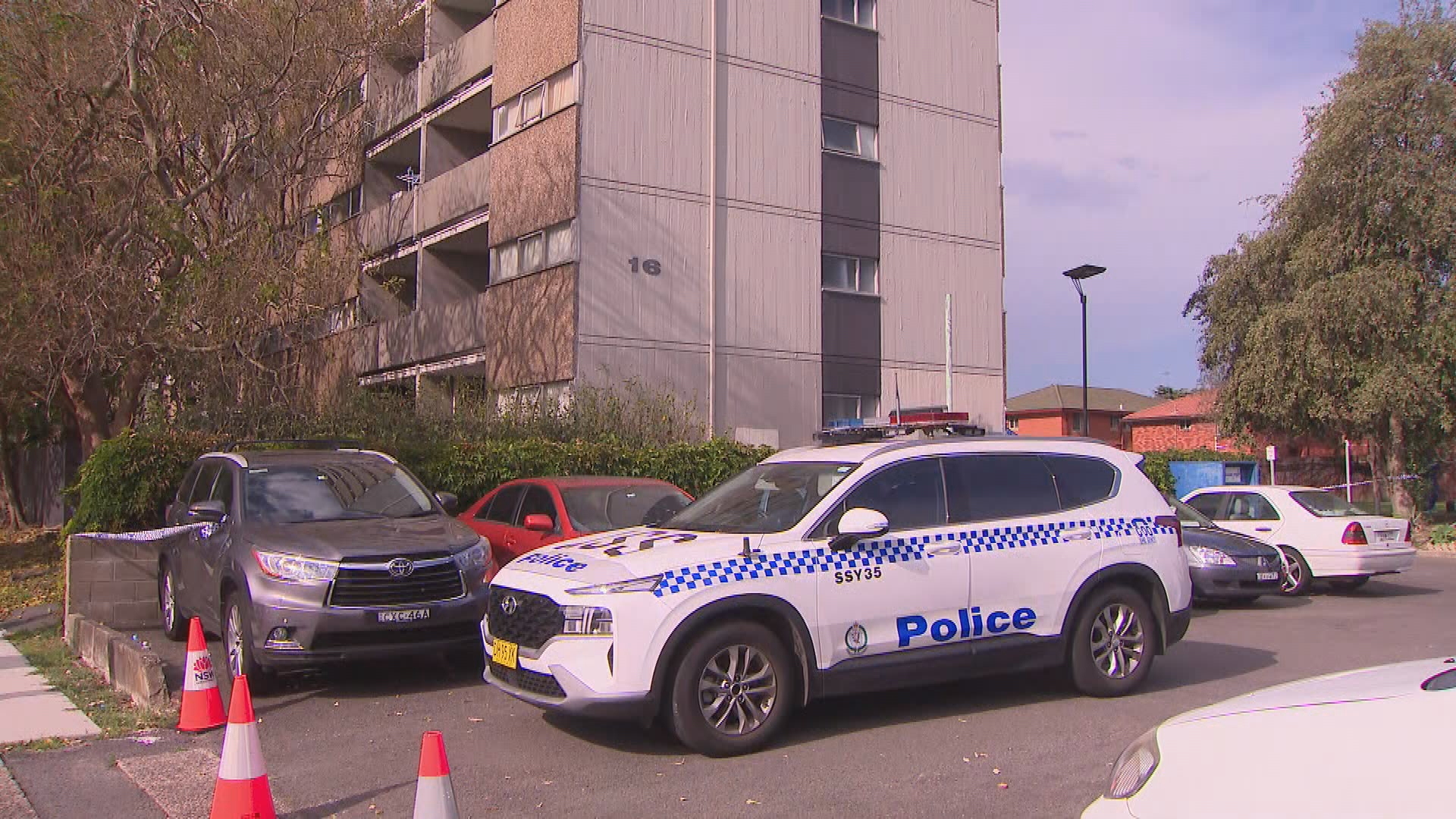 EASTLAKES MURDER PROBE: Police are investigating after a man was found critically injured on a footpath in Sydney's south. 27.01.25