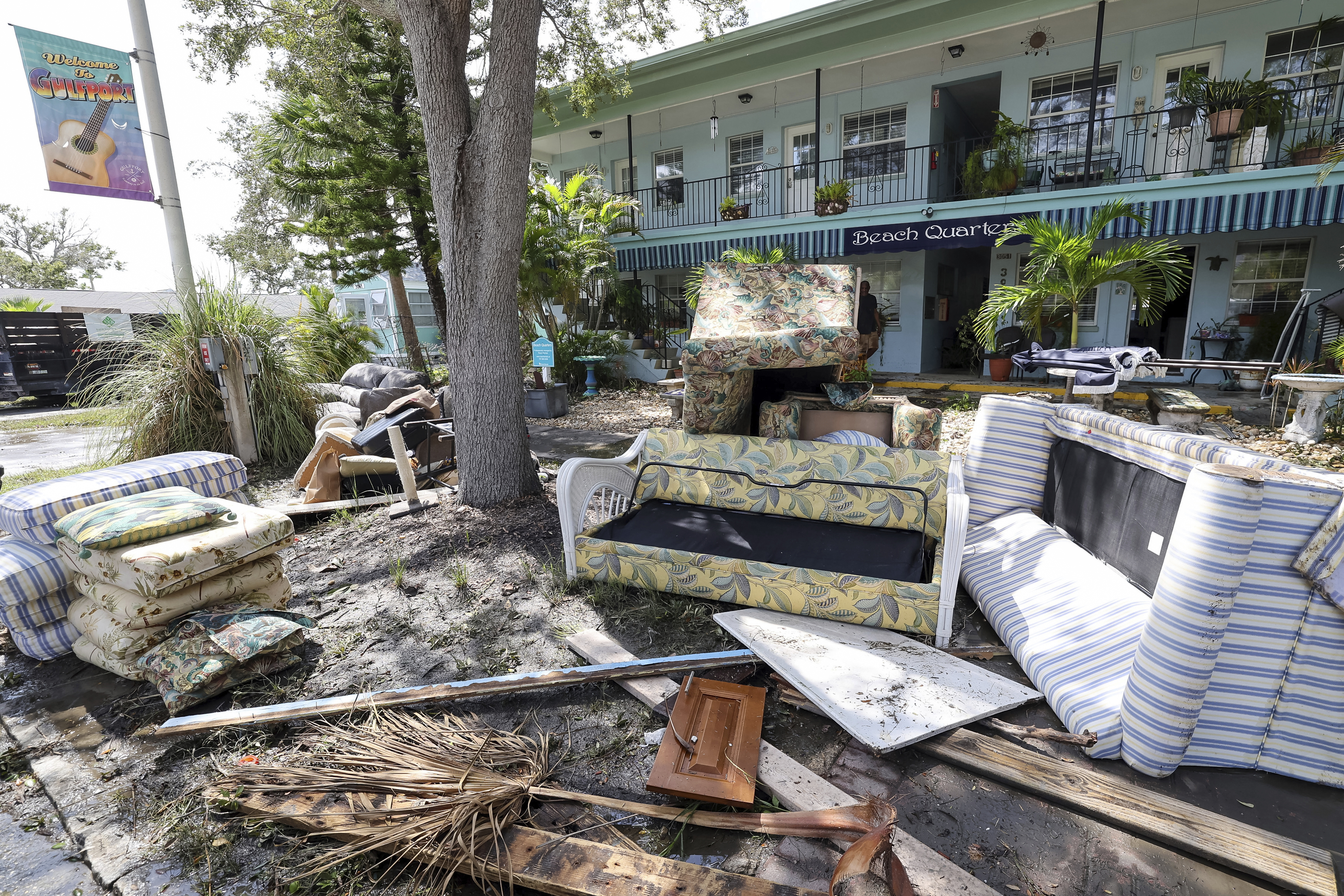 Al menos 56 muertos y millones sin electricidad tras huracán en EE.UU.