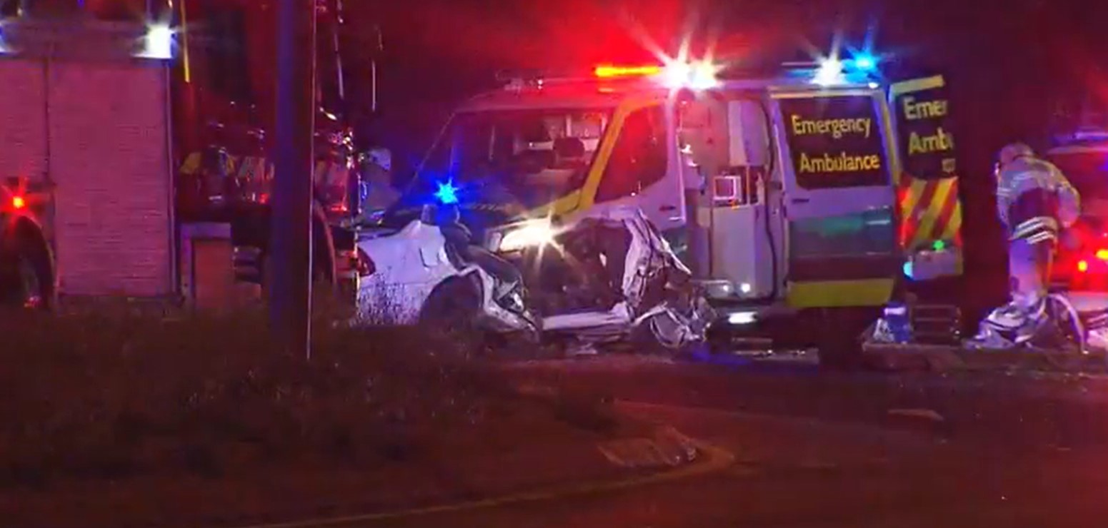 A 51-year-old woman has ﻿died in a car crash that seriously injured five other passengers in South Australia.