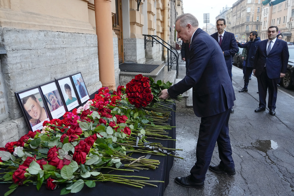 St. Petersburg Governor Alexander Beglov lays a bunch of flowers at the Consulate of Azerbaijan in the memory of victims of the Azerbaijan Airlines' Embraer 190 that crashed near the Kazakhstan's airport of Aktau.