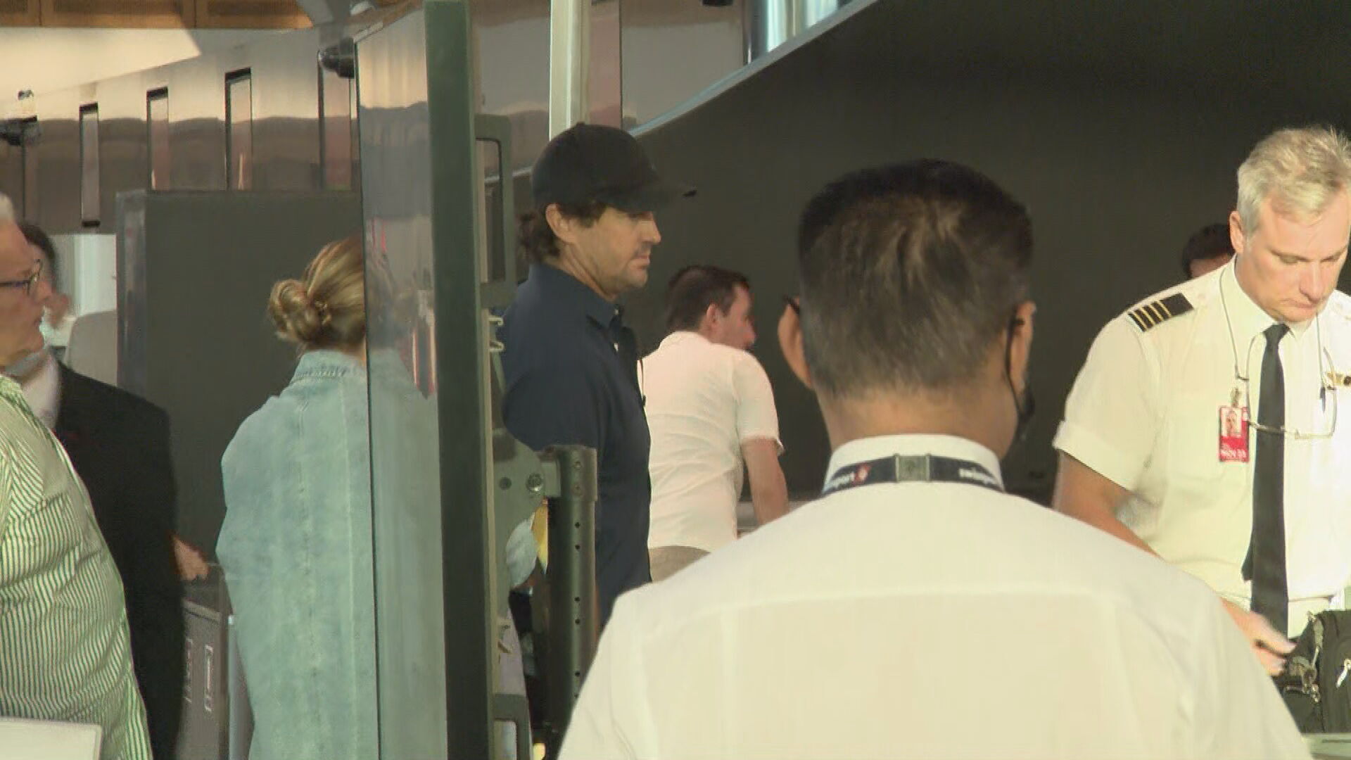 Outback Wrangler star heads to NT over fatal helicopter crash Flipboard