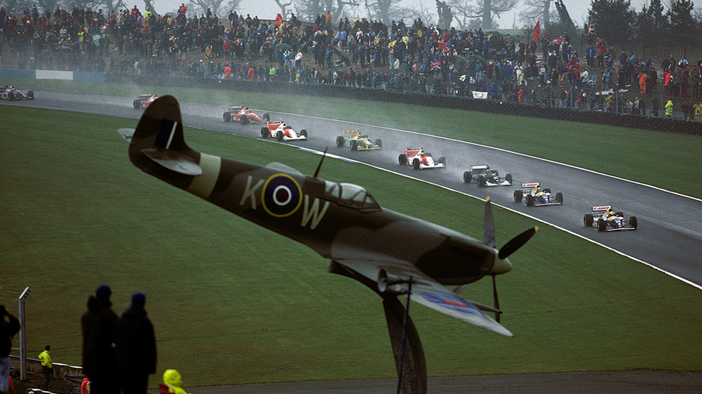 Alain Prost leads Damon Hill, Karl Wendlinger, Ayrton Senna, Michael Schumacher and Michael Andretti on the opening lap of the 1993 European Grand Prix.