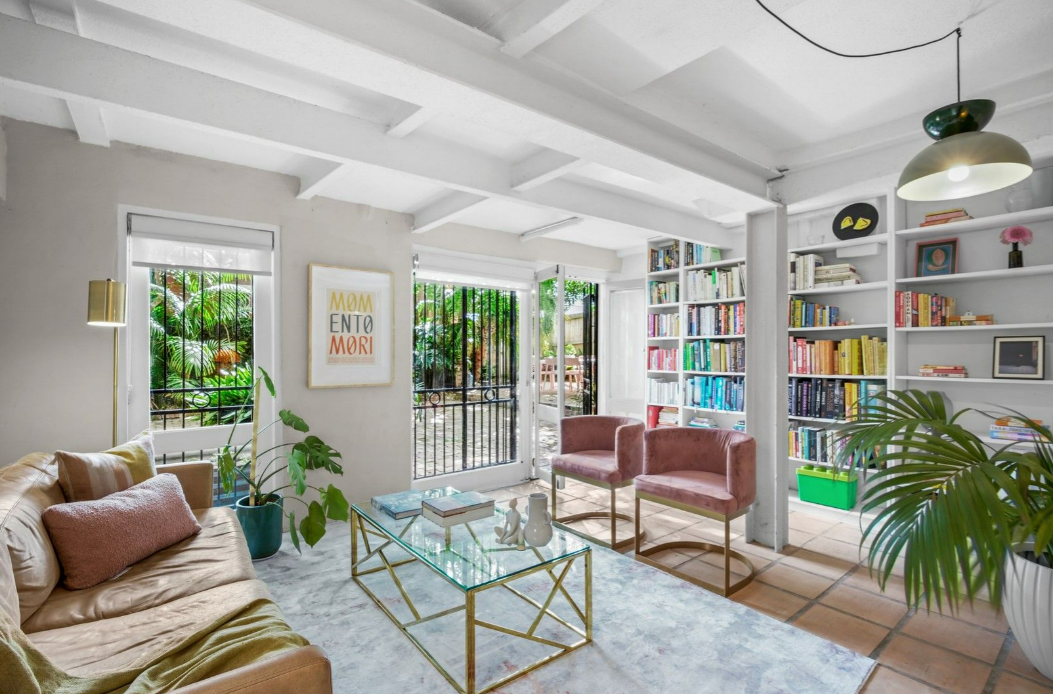 Super-sized apartment in Sydney's Marrickville sells under the hammer for just under seven figures.