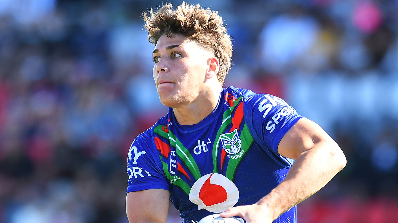 Reece Walsh of the Warriors passes during the round 22 NRL match between the New Zealand Warriors and the Canterbury Bulldogs at Moreton Daily Stadium, on August 15, 2021, in Brisbane, Australia. (Photo by Albert Perez/Getty Images)