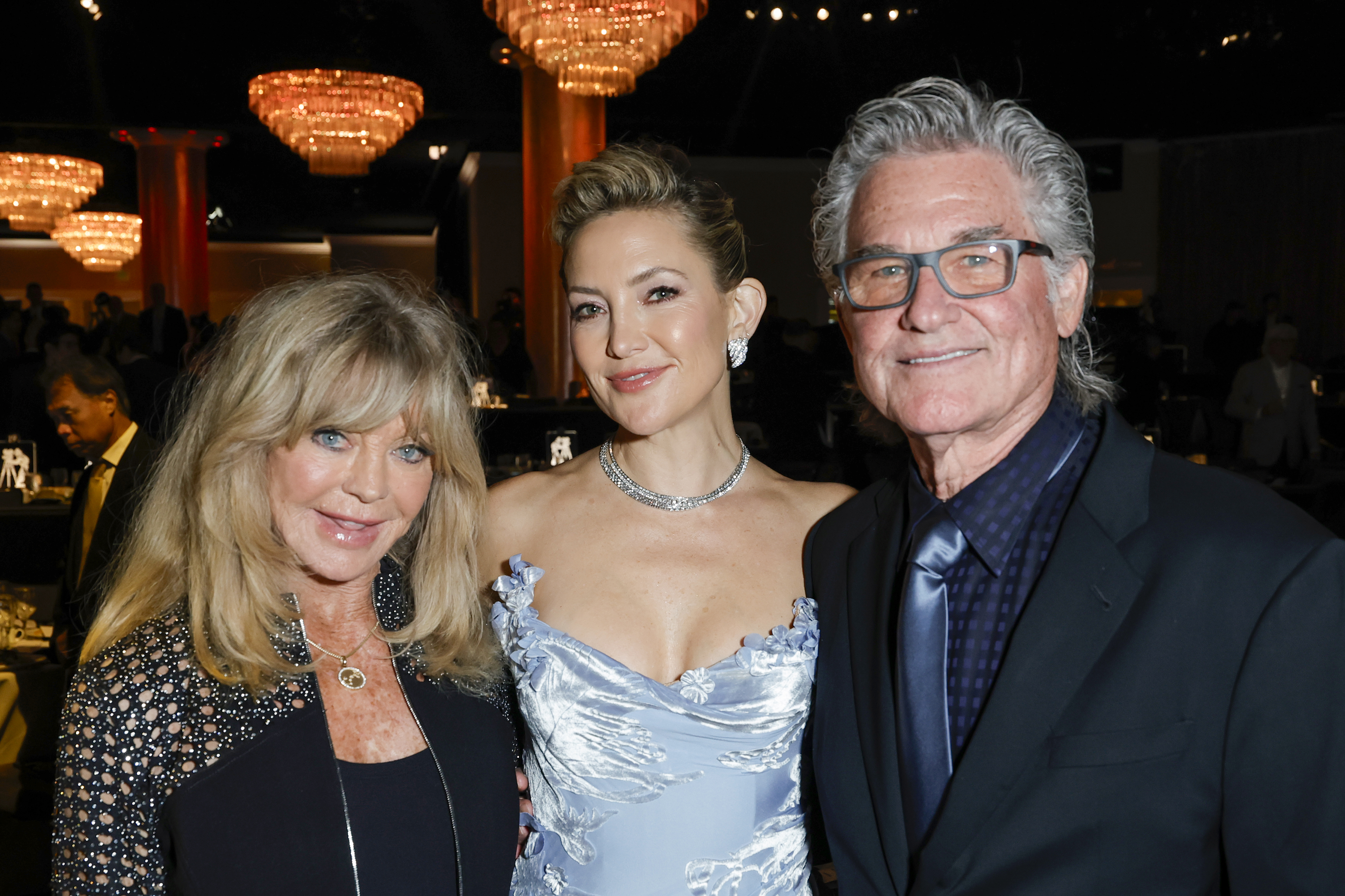 BEVERLY HILLS, CALIFORNIA - OCTOBER 08: (L-R) Goldie Hawn, Kate Hudson and Kurt Russell attend Will Rogers Motion Picture Pioneers Foundation's Pioneer Dinner honoring Kate Hudson at The Beverly Hilton on October 08, 2025 in Beverly Hills, California.  (Photo by Frazer Harrison/Getty Images)