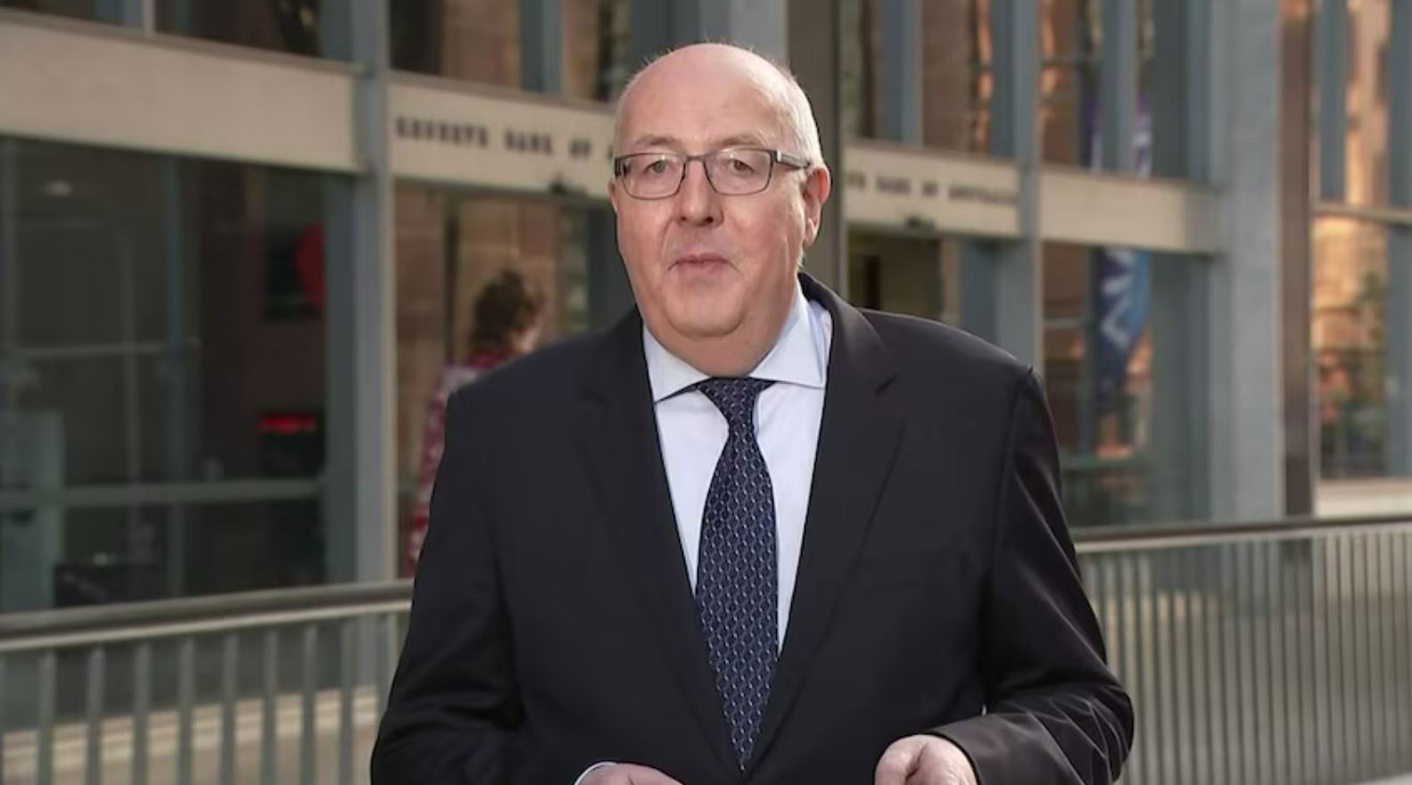ABC journalist Peter Ryan dies aged 64 a month after retirement