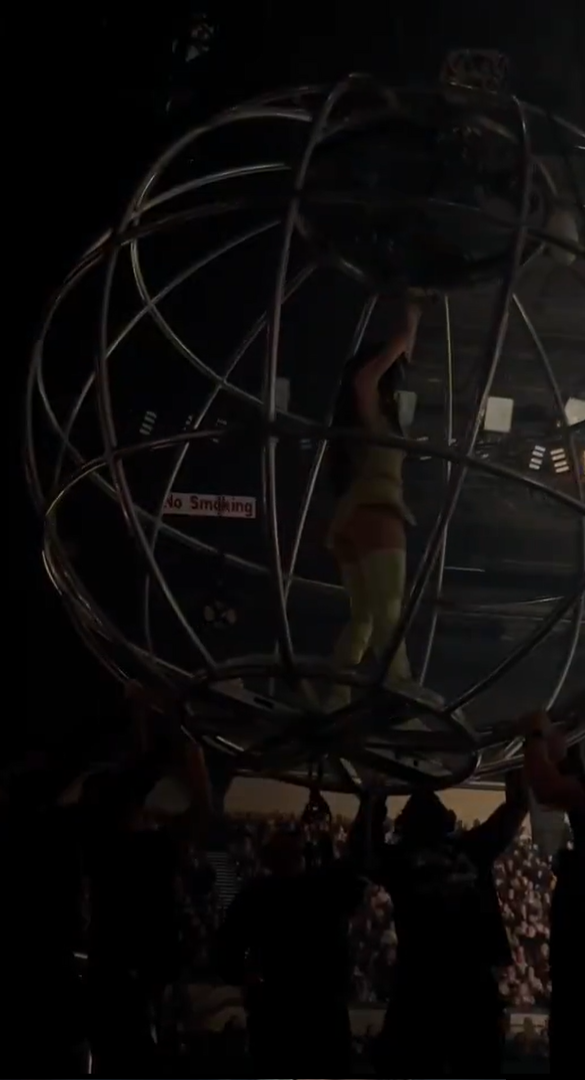 Katy Perry stage malfunction in Adelaide